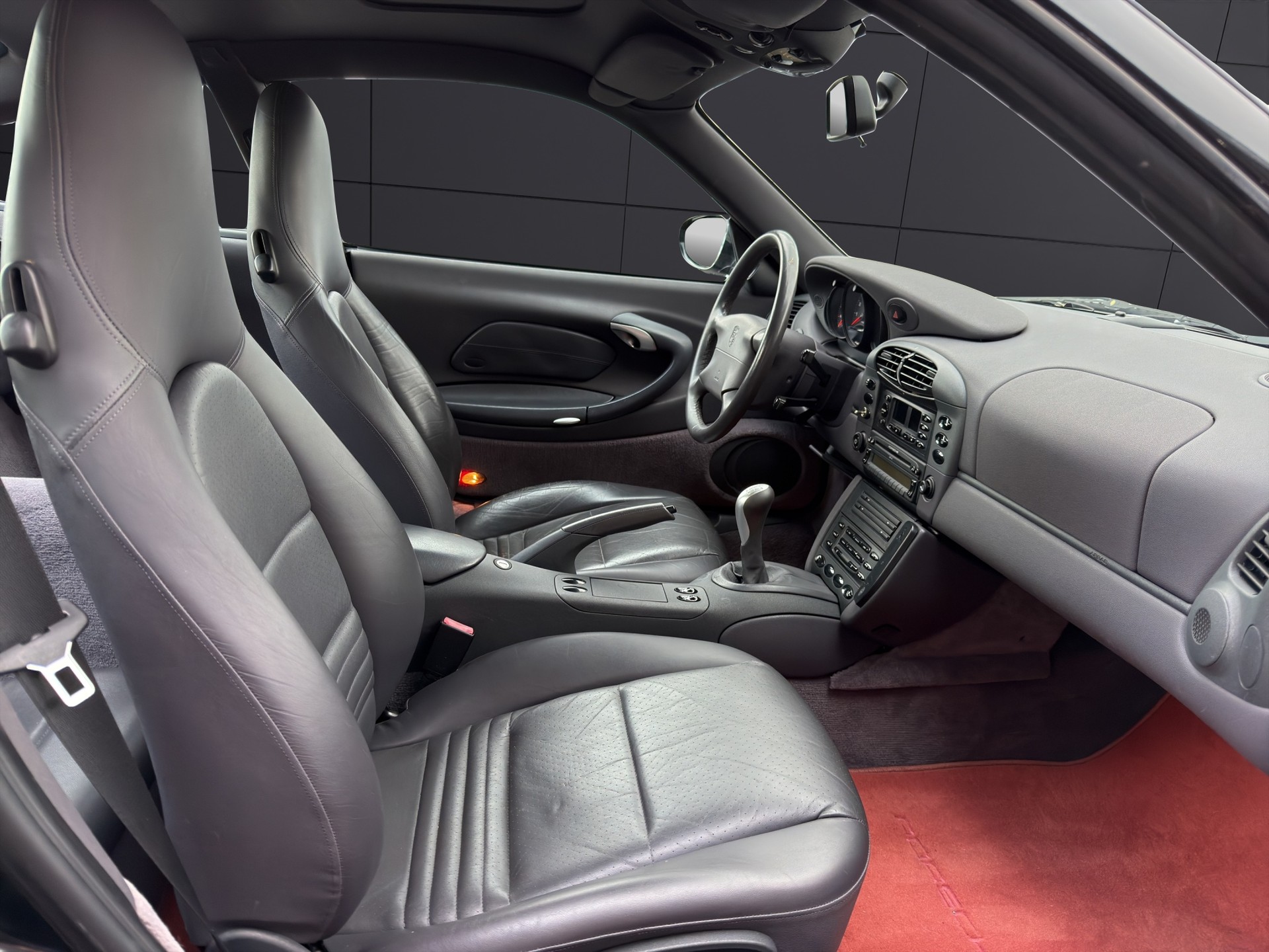 PORSCHE 911 Carrera-image-10