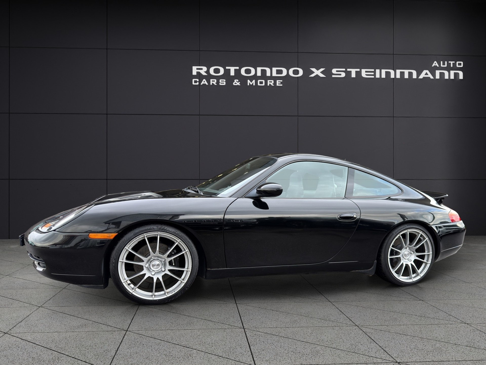 PORSCHE 911 Carrera-image-1