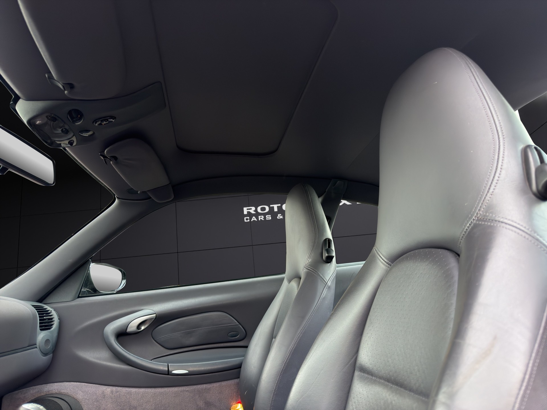 PORSCHE 911 Carrera-image-8