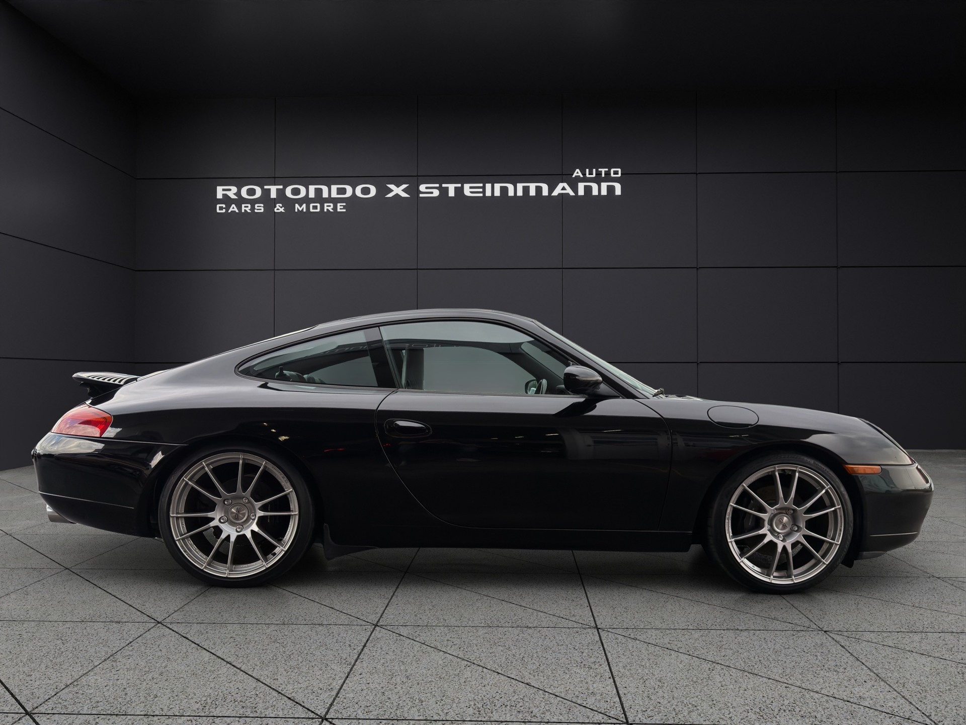 PORSCHE 911 Carrera-image-3
