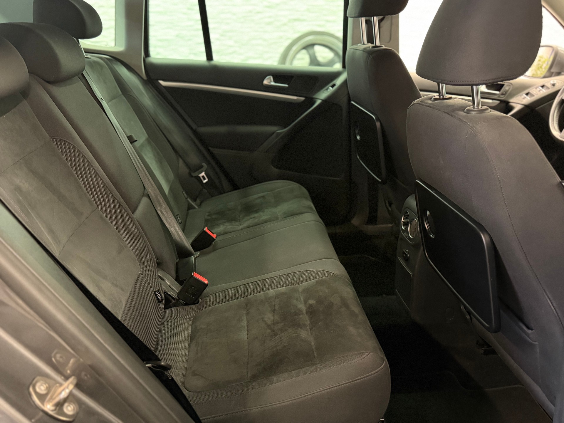 VW Tiguan 2.0 TDI BlueMotion Sport&Style 4Motion-image-5