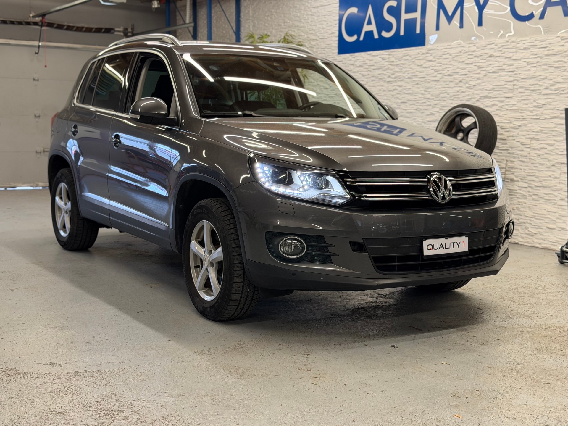 VW Tiguan 2.0 TDI BlueMotion Sport&Style 4Motion-image-1