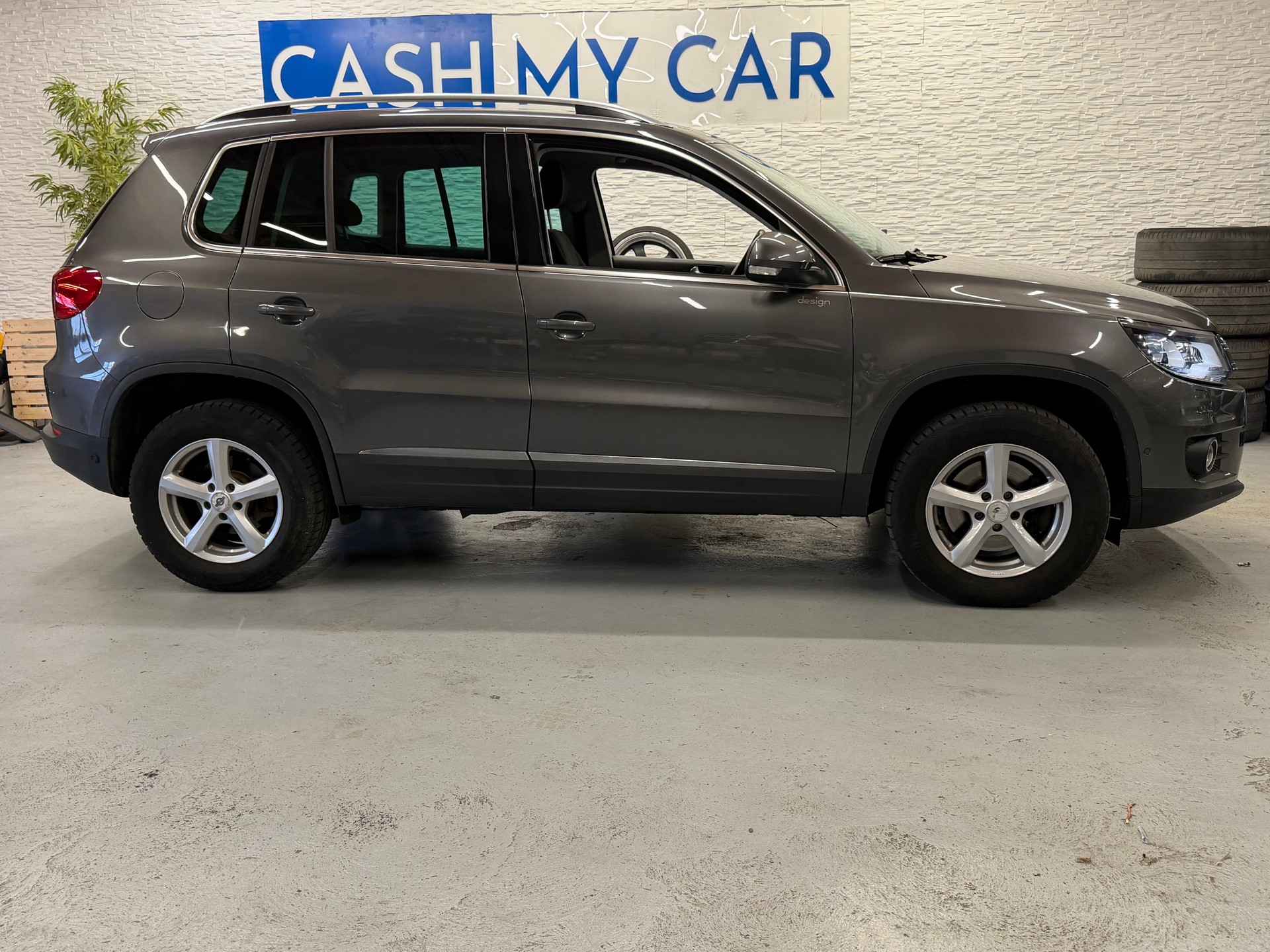 VW Tiguan 2.0 TDI BlueMotion Sport&Style 4Motion-image-3