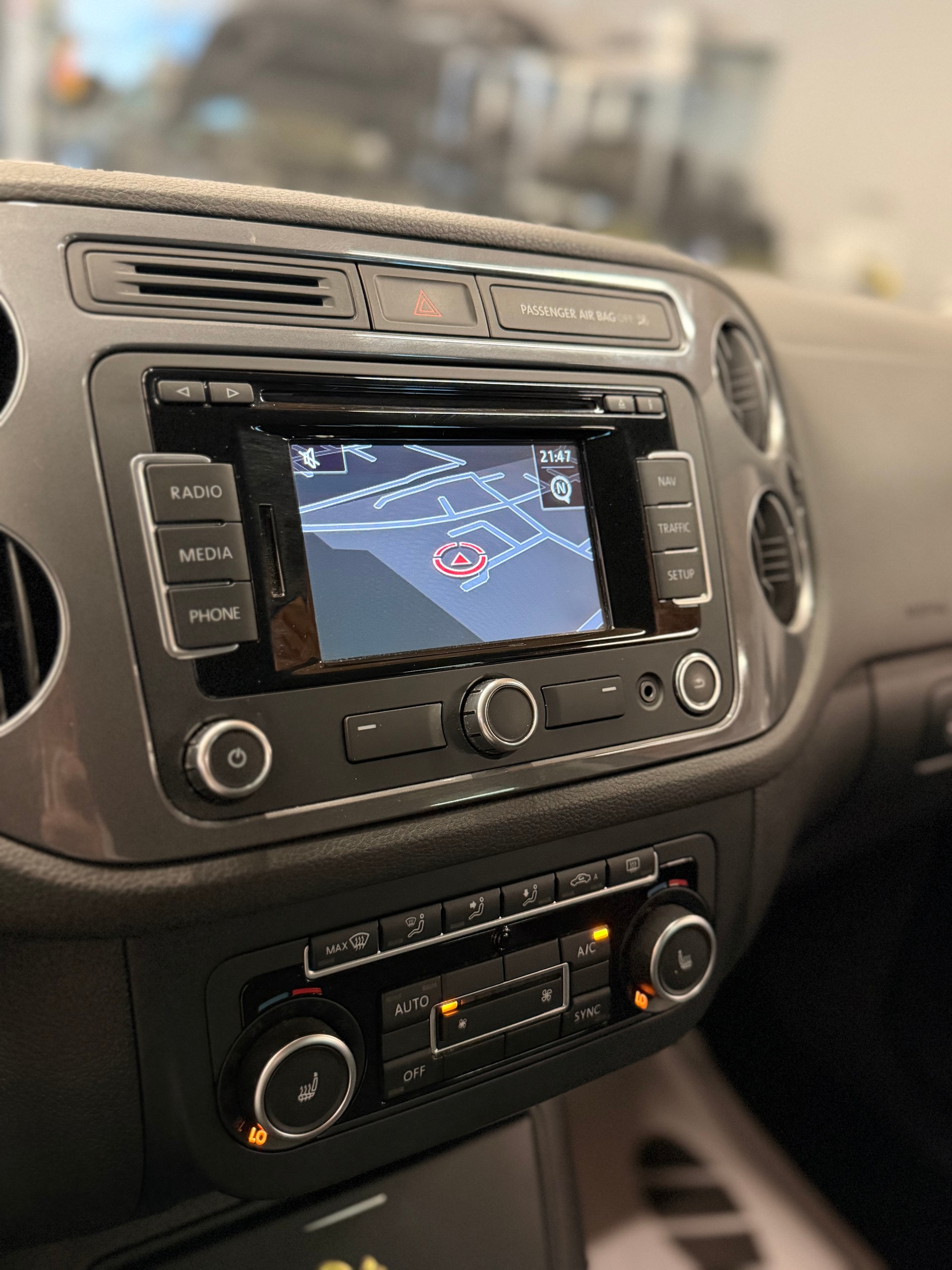VW Tiguan 2.0 TDI BlueMotion Sport&Style 4Motion-image-10