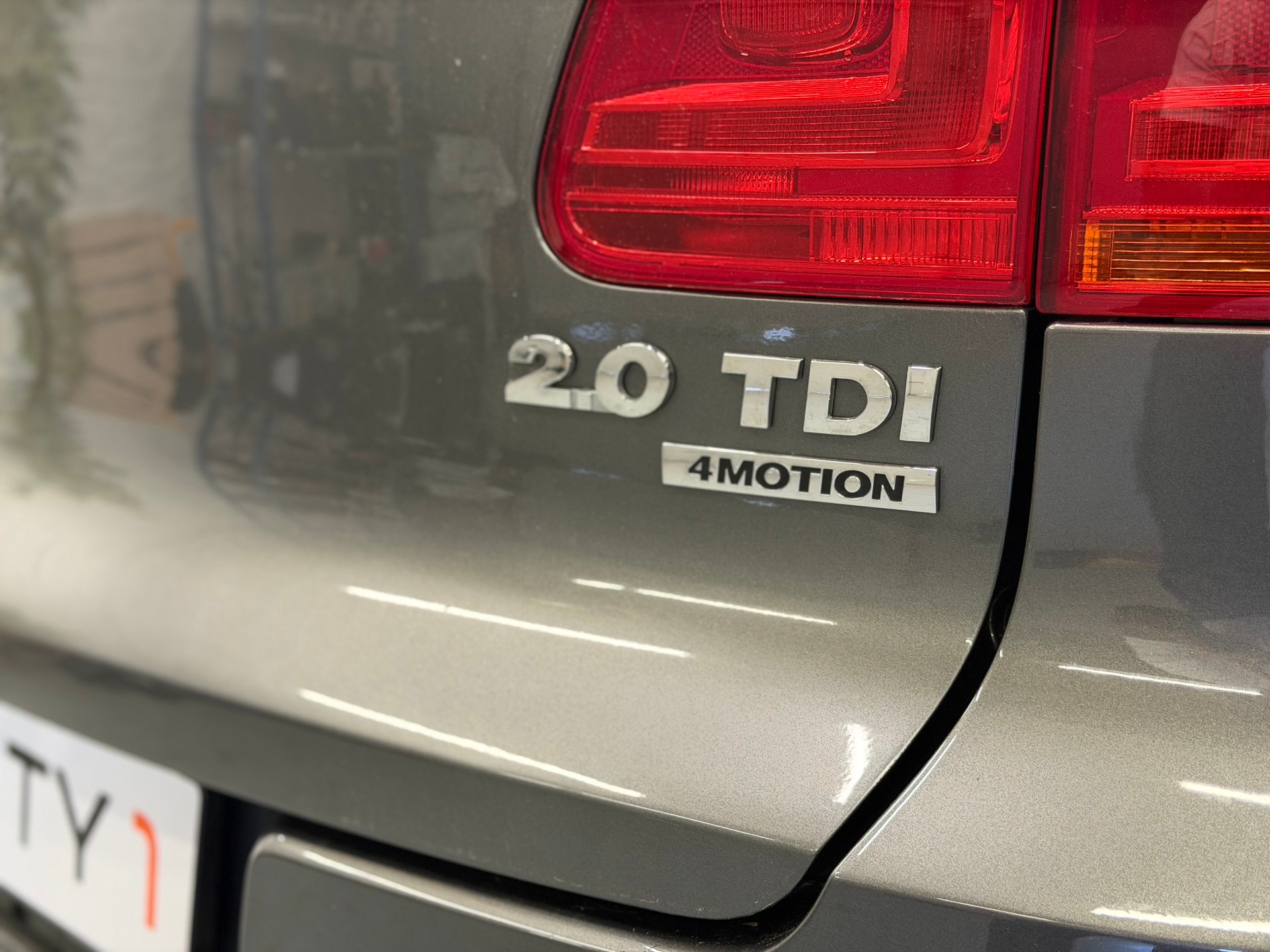 VW Tiguan 2.0 TDI BlueMotion Sport&Style 4Motion-image-9