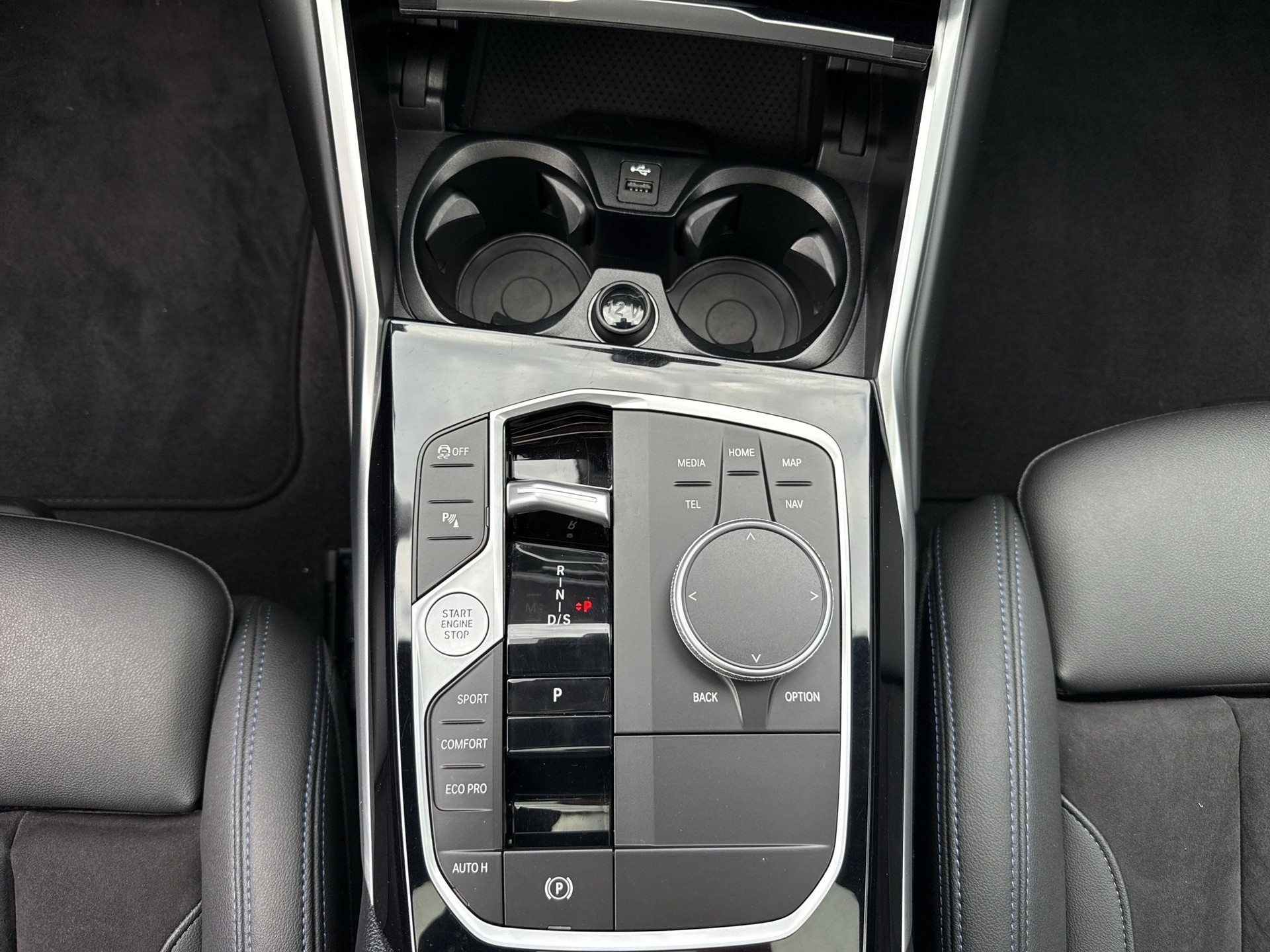 BMW M340i xDrive 48V Touring Steptronic-image-12