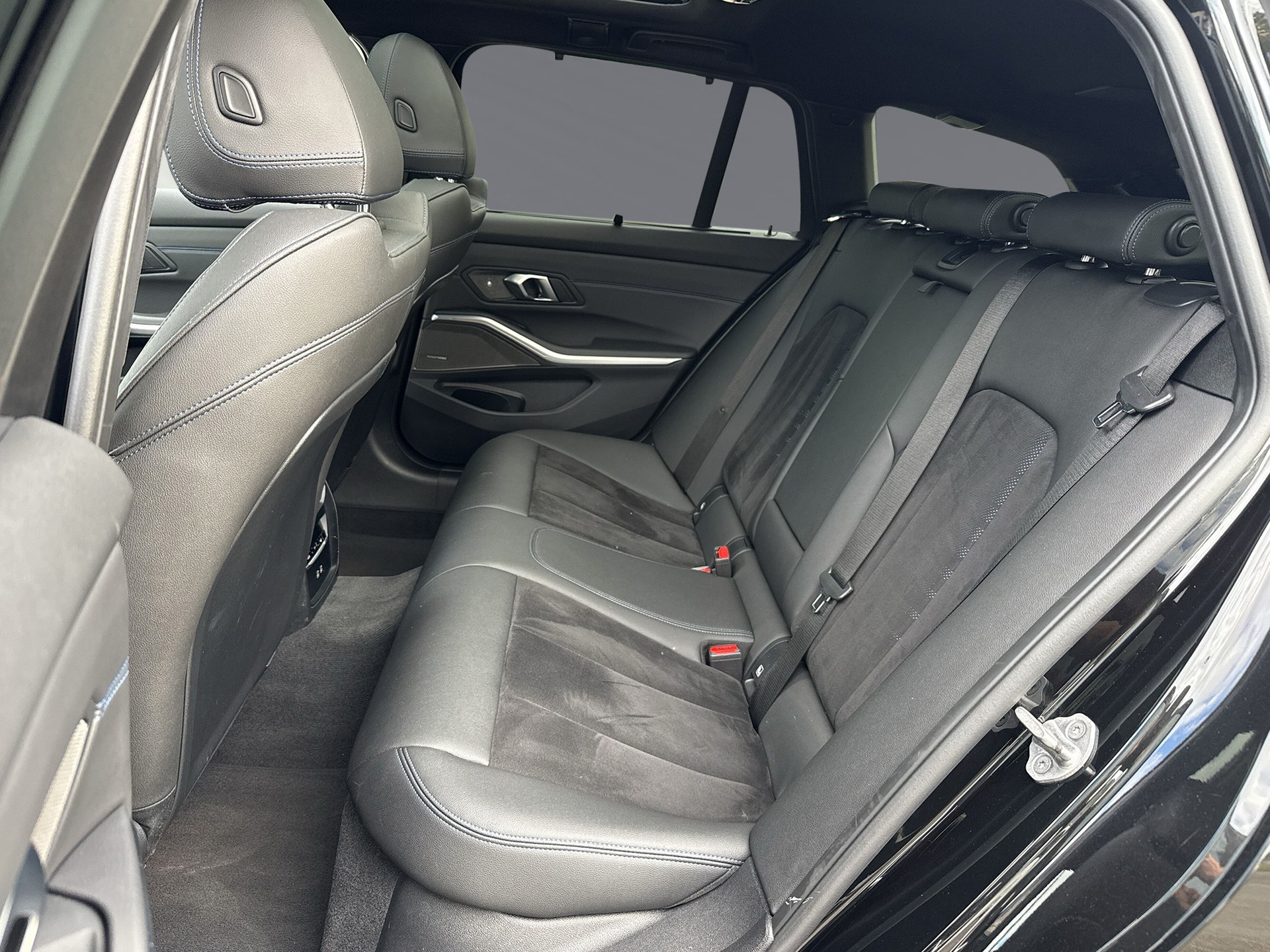 BMW M340i xDrive 48V Touring Steptronic-image-6
