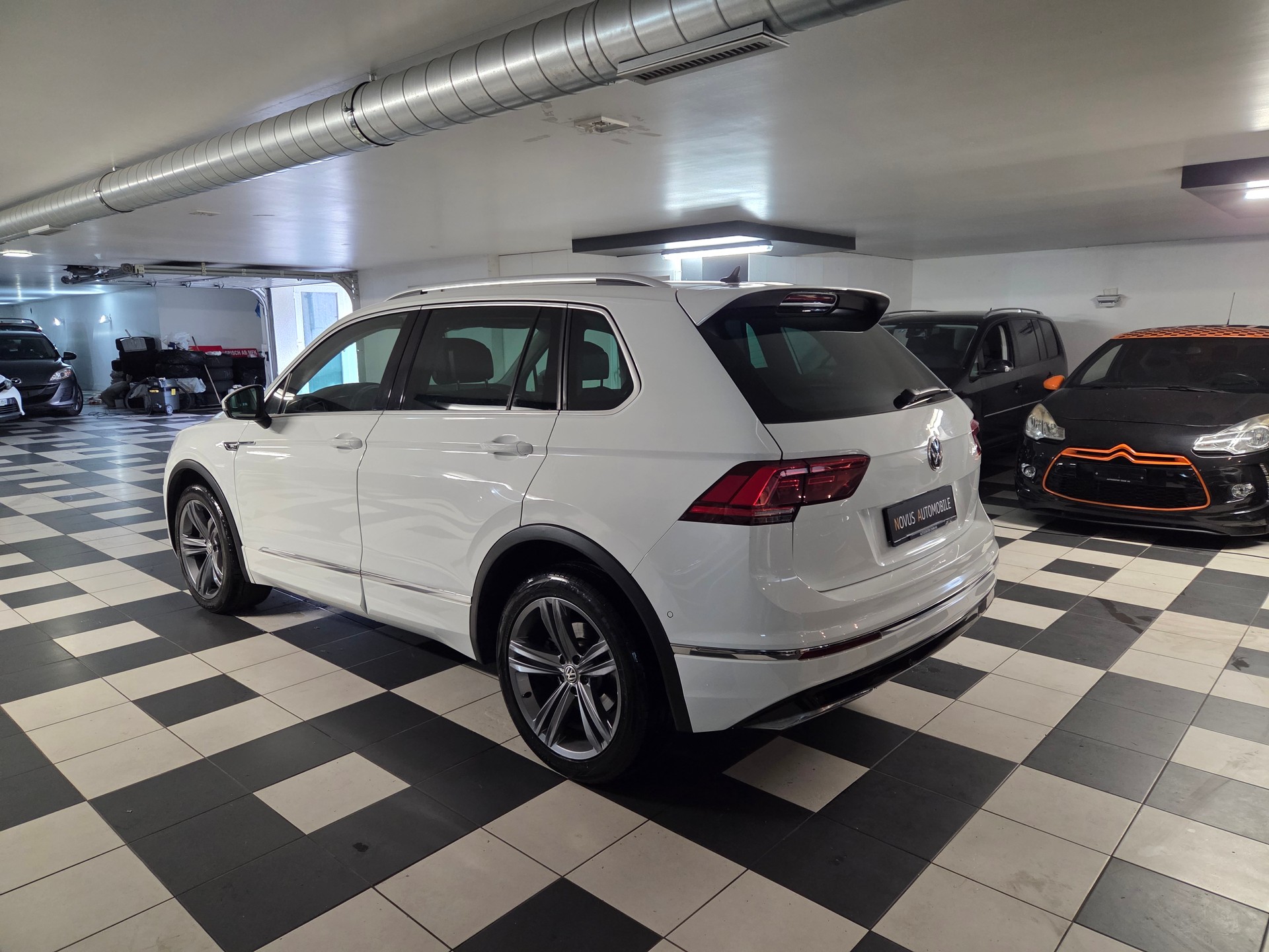 VW Tiguan 2.0 TDI SCR Highline 4Motion DSG-image-2