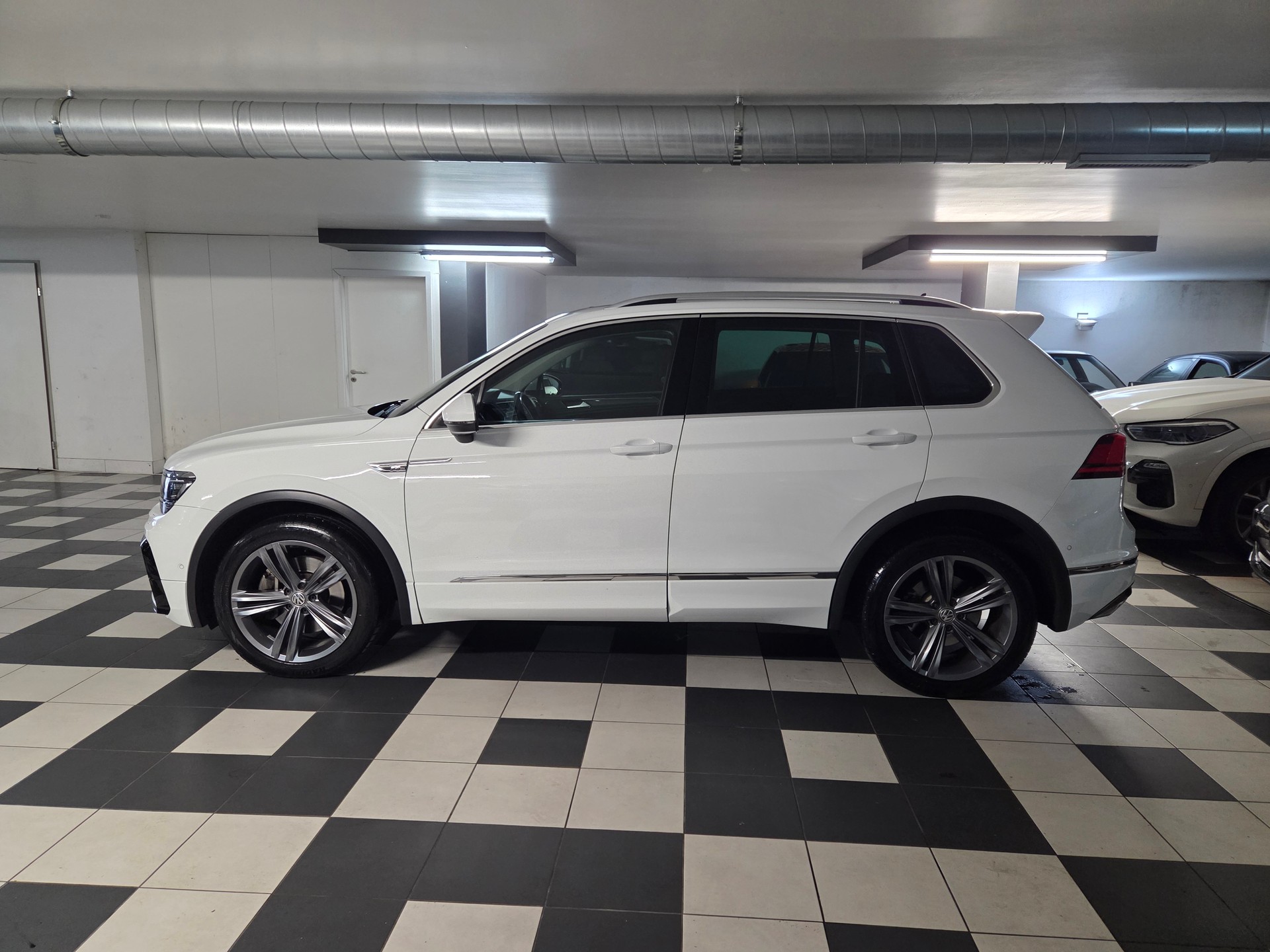 VW Tiguan 2.0 TDI SCR Highline 4Motion DSG-image-1