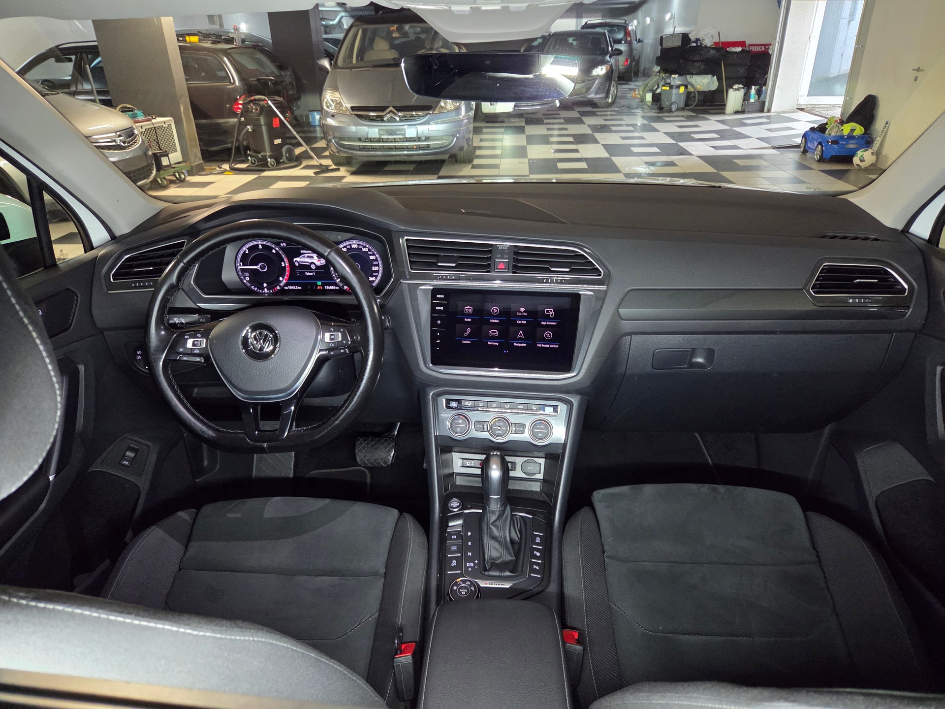 VW Tiguan 2.0 TDI SCR Highline 4Motion DSG-image-14