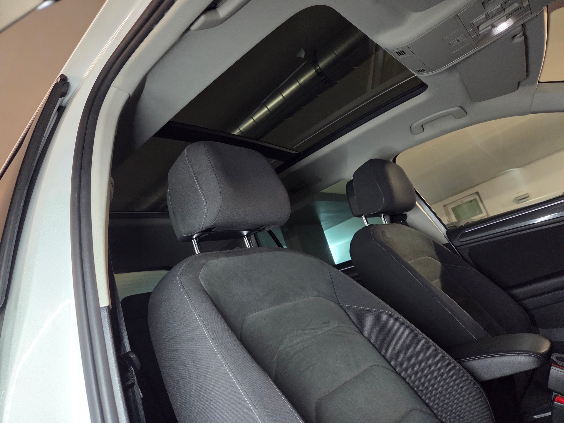 VW Tiguan 2.0 TDI SCR Highline 4Motion DSG-image-13