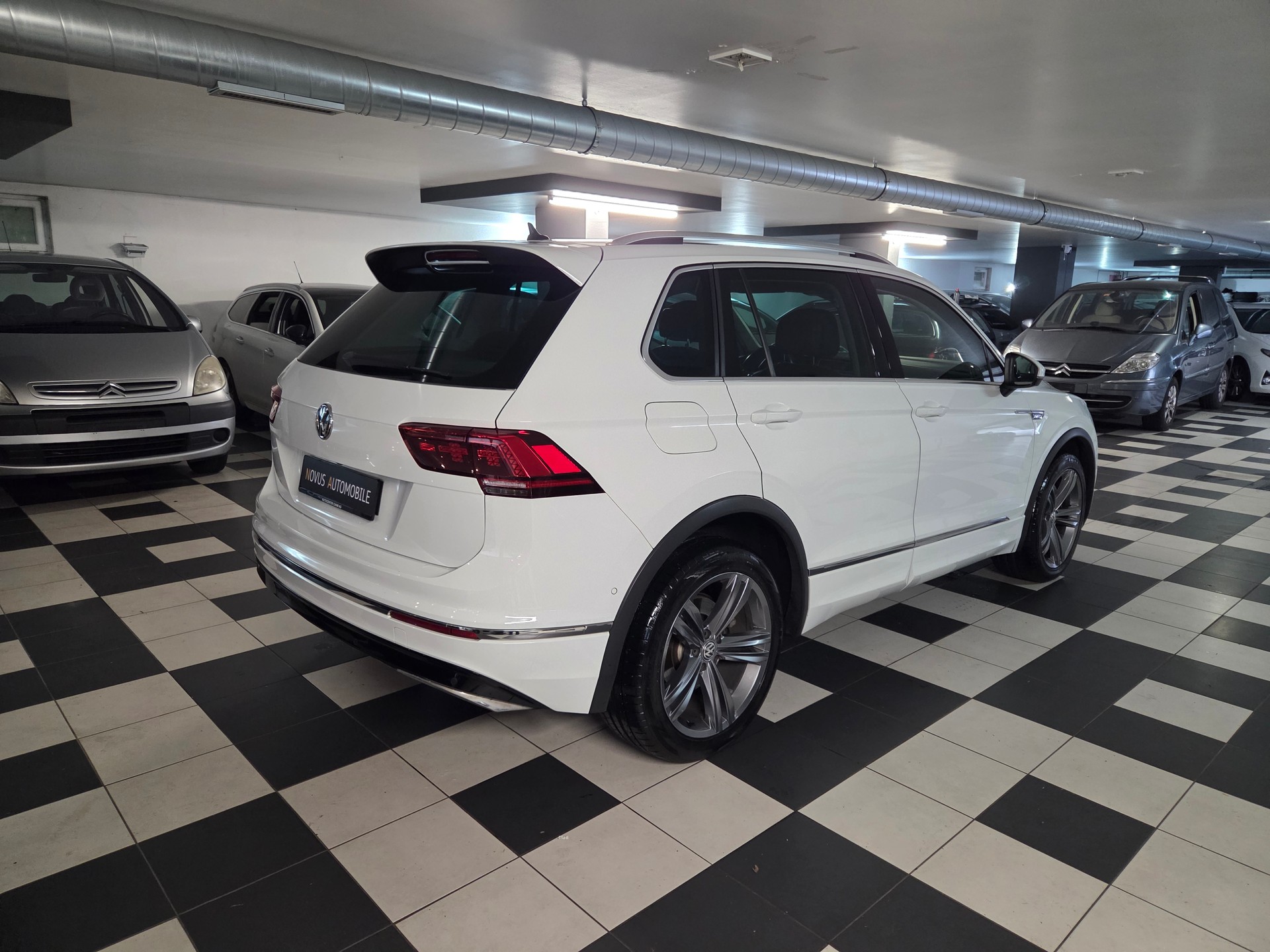 VW Tiguan 2.0 TDI SCR Highline 4Motion DSG-image-3