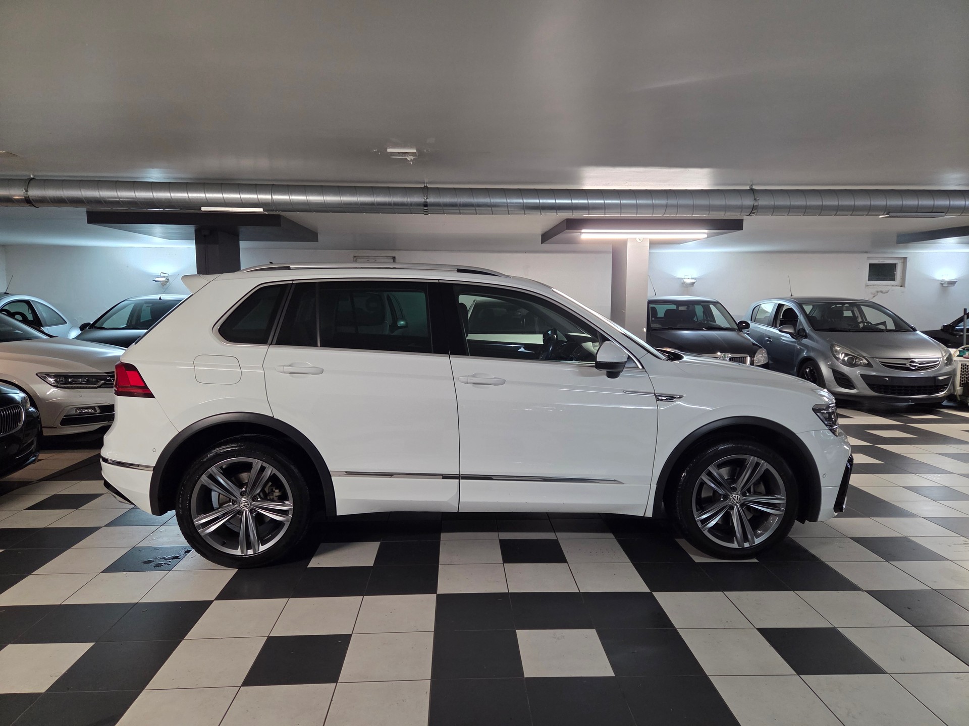 VW Tiguan 2.0 TDI SCR Highline 4Motion DSG-image-4