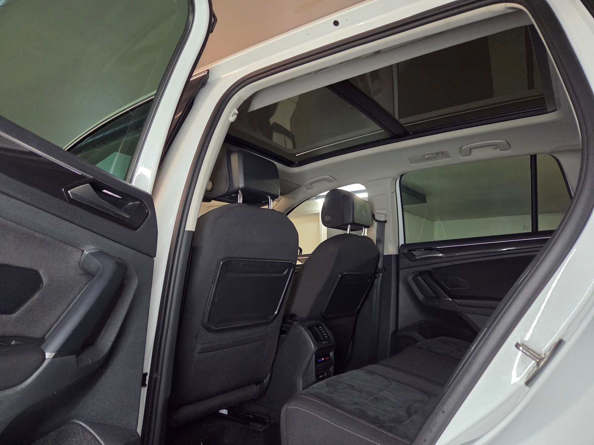 VW Tiguan 2.0 TDI SCR Highline 4Motion DSG-image-10