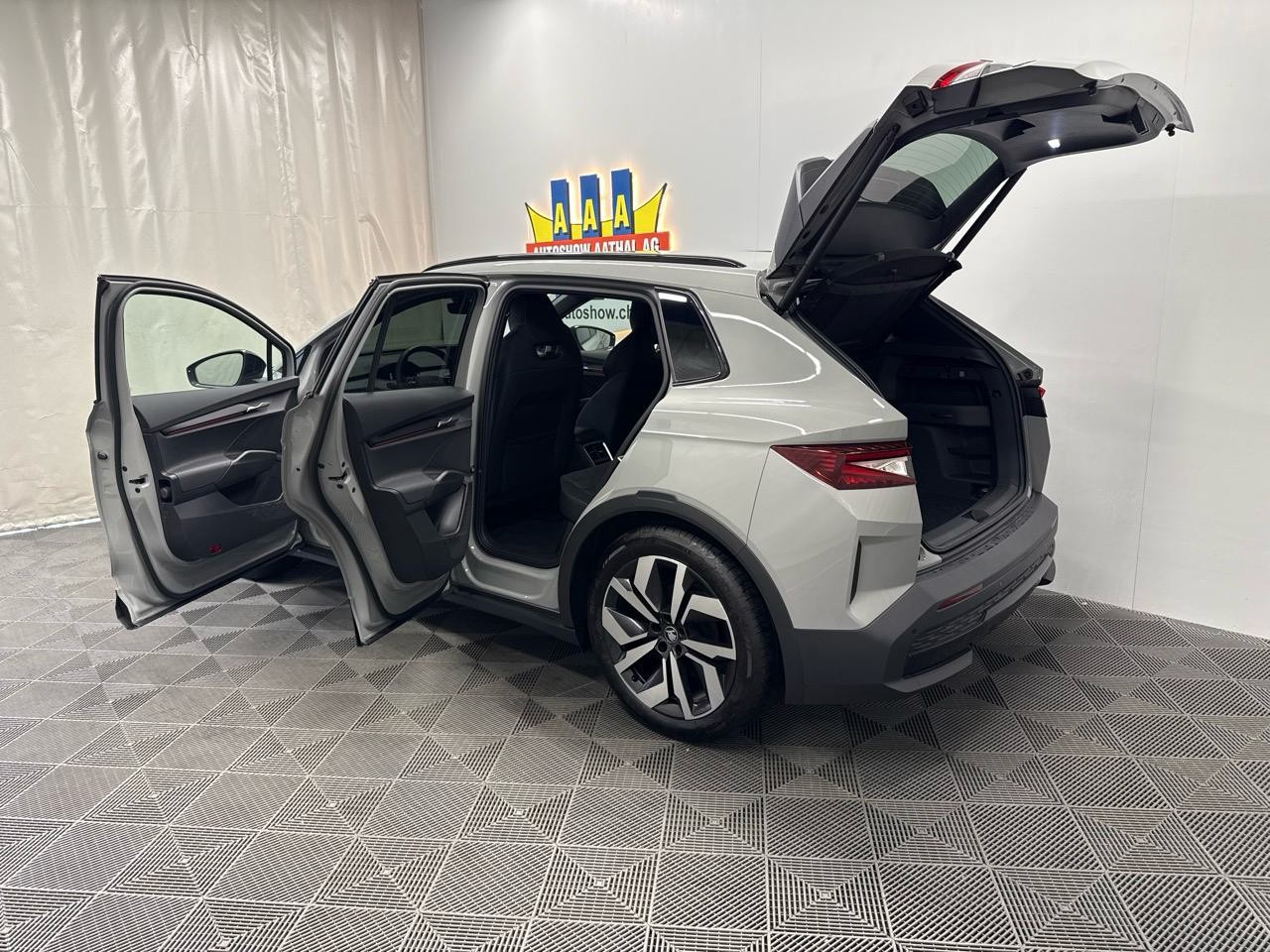 SKODA Elroq 85 Sportline-image-12