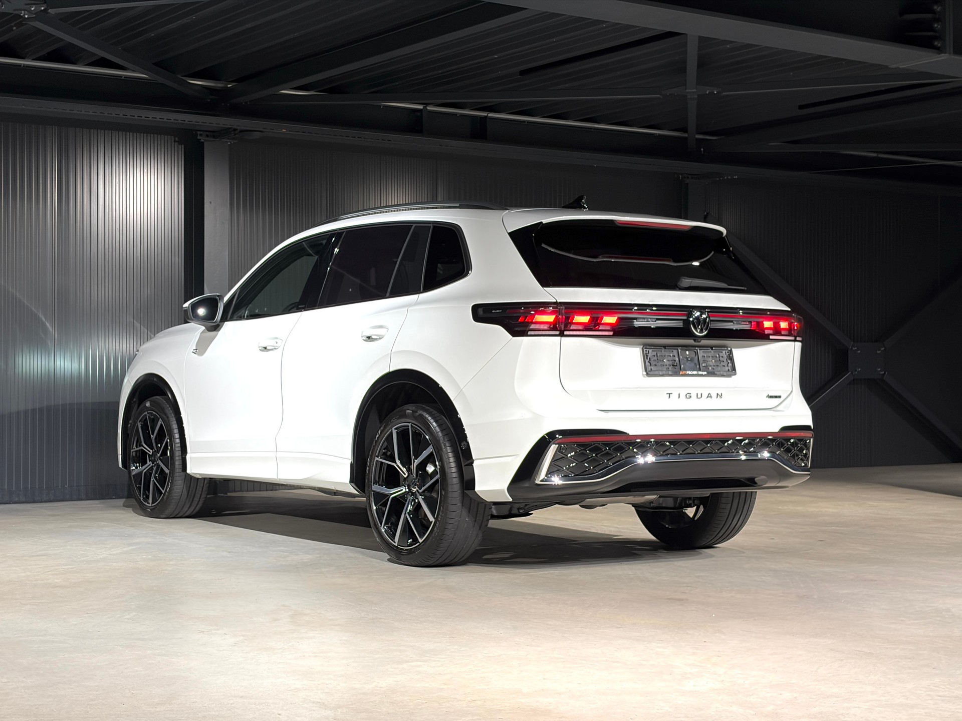VW Tiguan 2.0 TDI SCR R-Line DSG-image-7