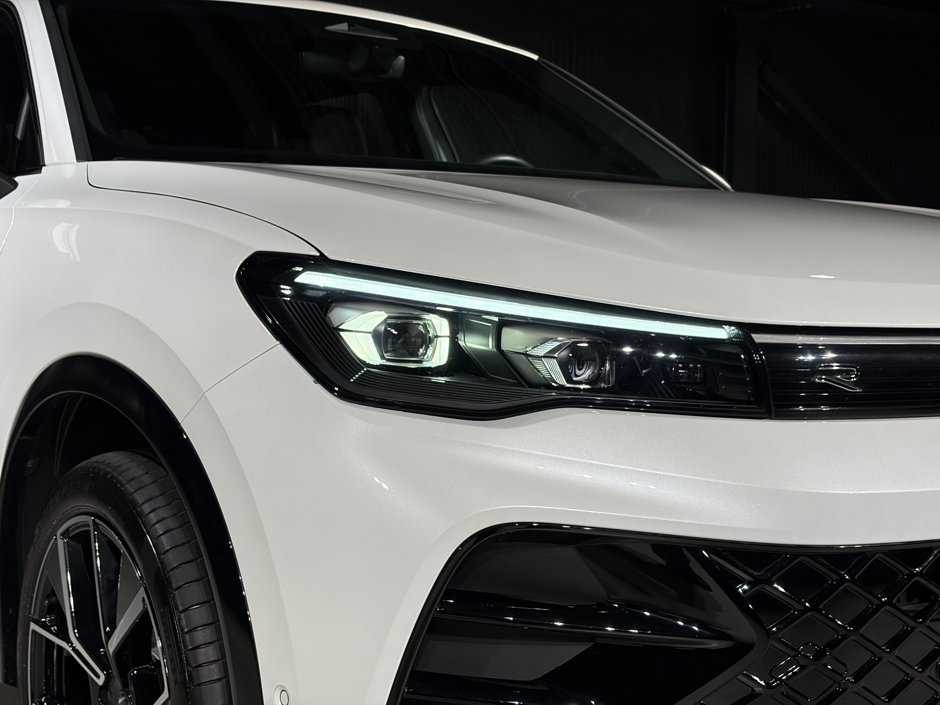 VW Tiguan 2.0 TDI SCR R-Line DSG-image-24