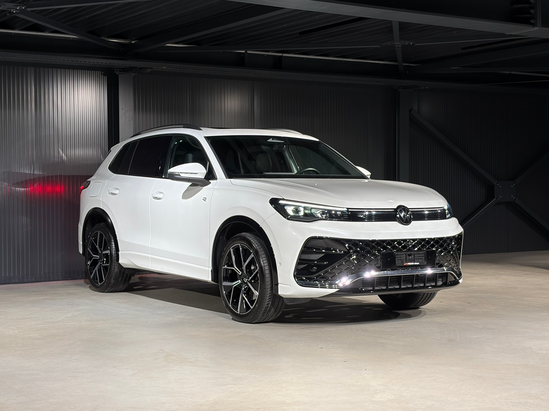 VW Tiguan 2.0 TDI SCR R-Line DSG-image-4