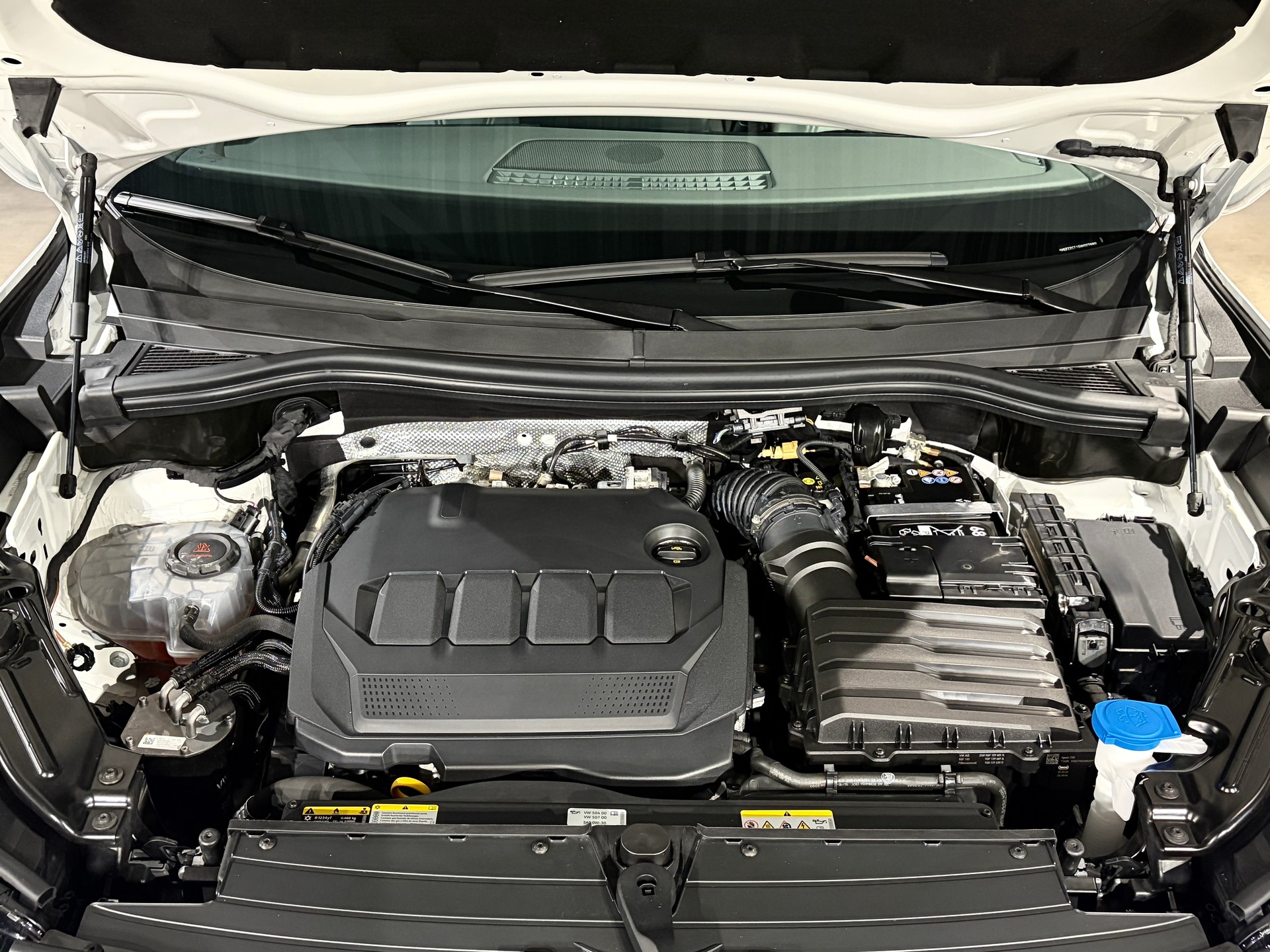VW Tiguan 2.0 TDI SCR R-Line DSG-image-23