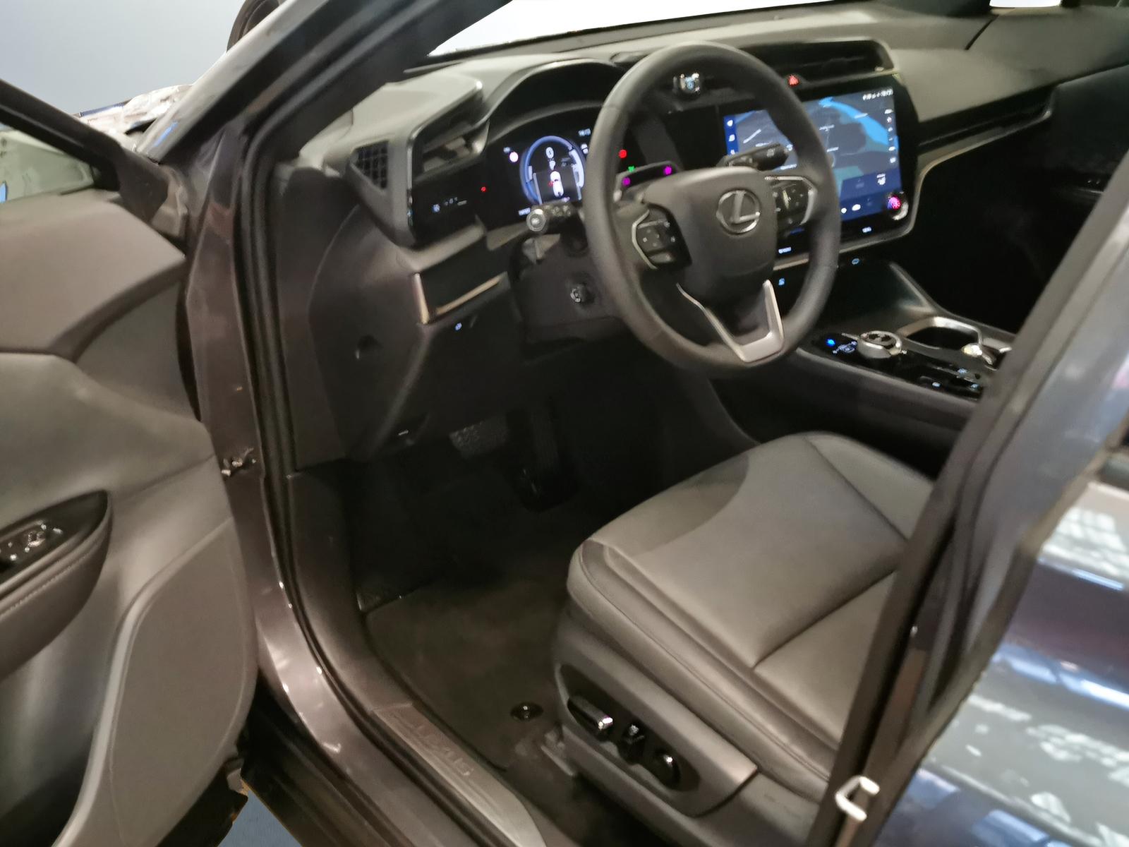 LEXUS RZ 450e Comfort-image-10