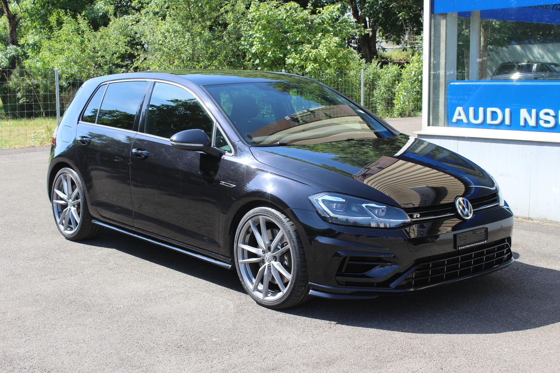 VW Golf 2.0 TSI R 4Motion DSG-image-1