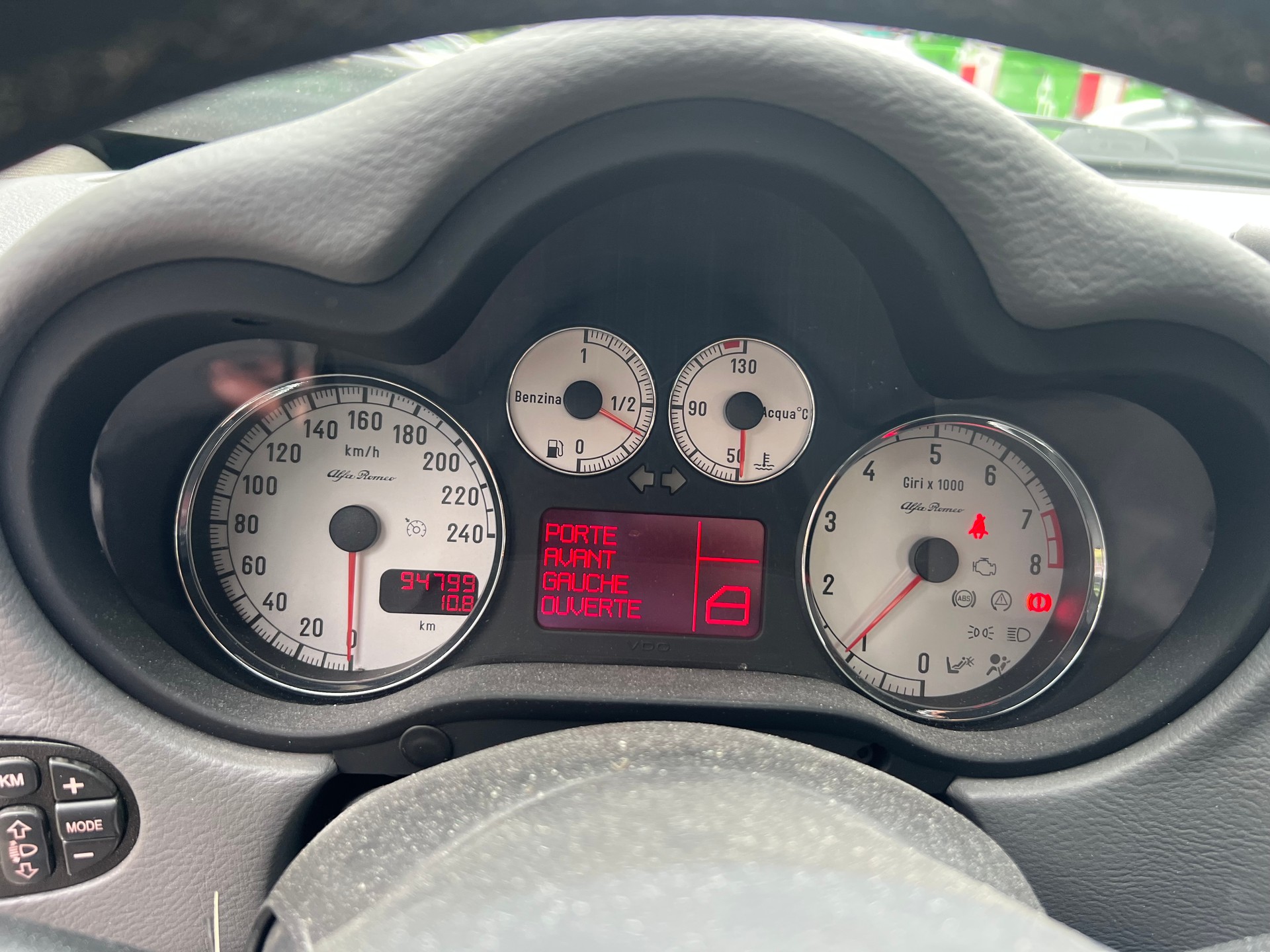 ALFA ROMEO 147 2.0 TS 16V Distinctive-image-9