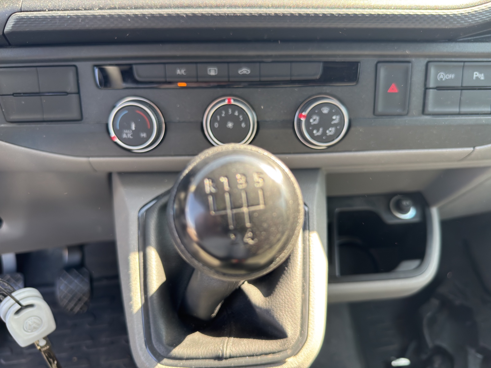 VW T6.1 2.0 TDI-image-14
