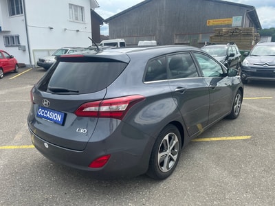 HYUNDAI i30 Wagon 1.6 CRDi Amplia Automatic DCT-image-4