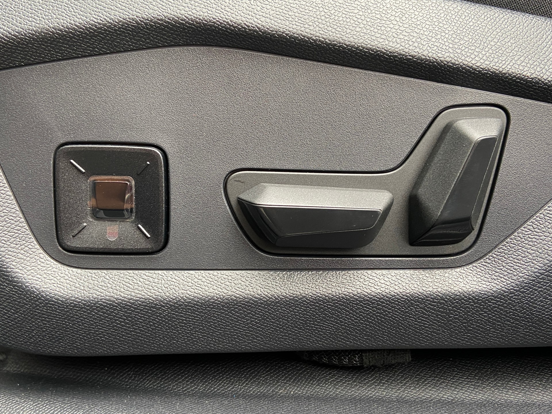JEEP Compass 1.2 T e-Hybrid Summit Premium Sky-image-8