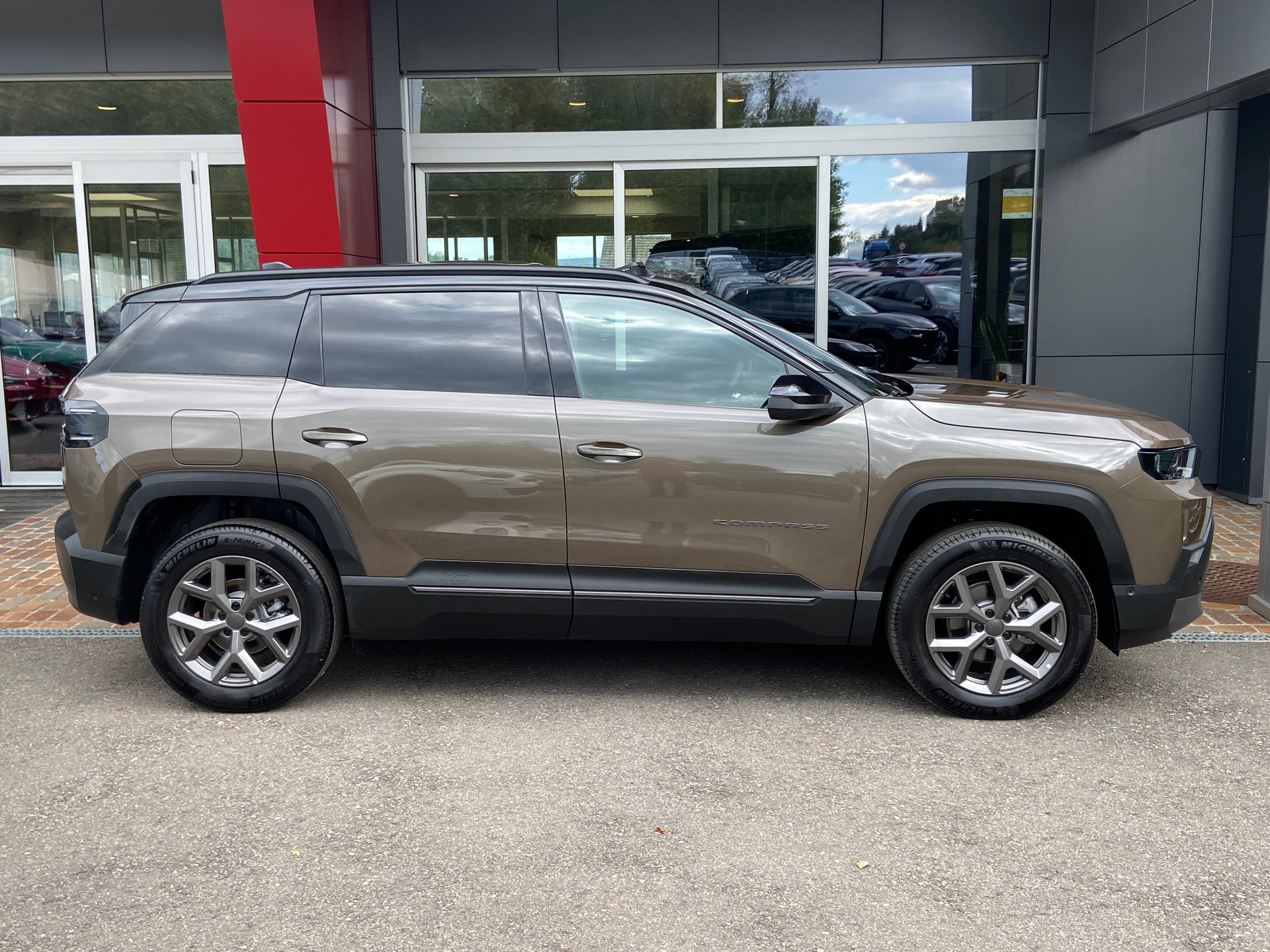 JEEP Compass 1.2 T e-Hybrid Summit Premium Sky-image-19
