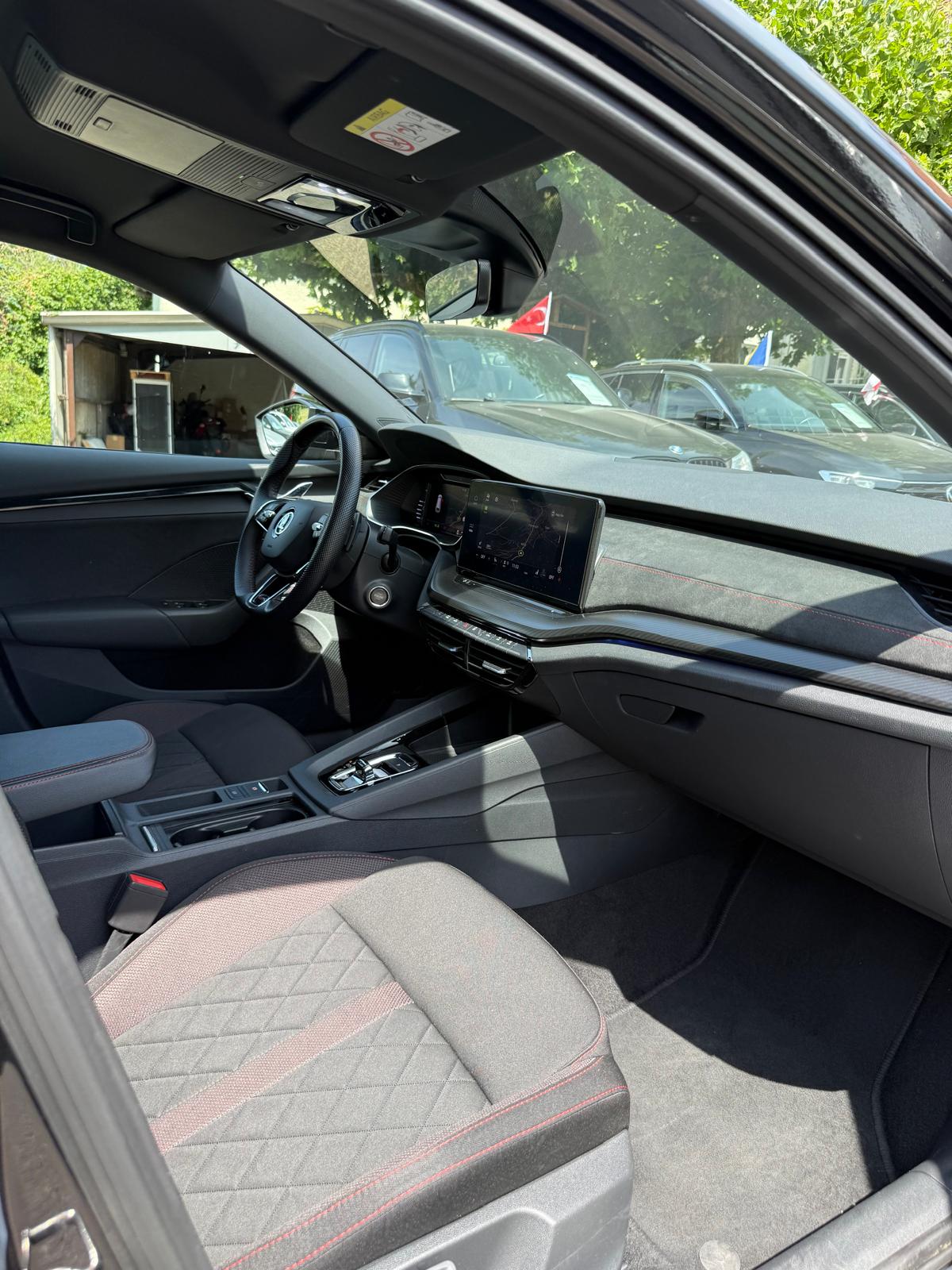 SKODA Octavia Combi 2.0 TSI DSG RS-image-16