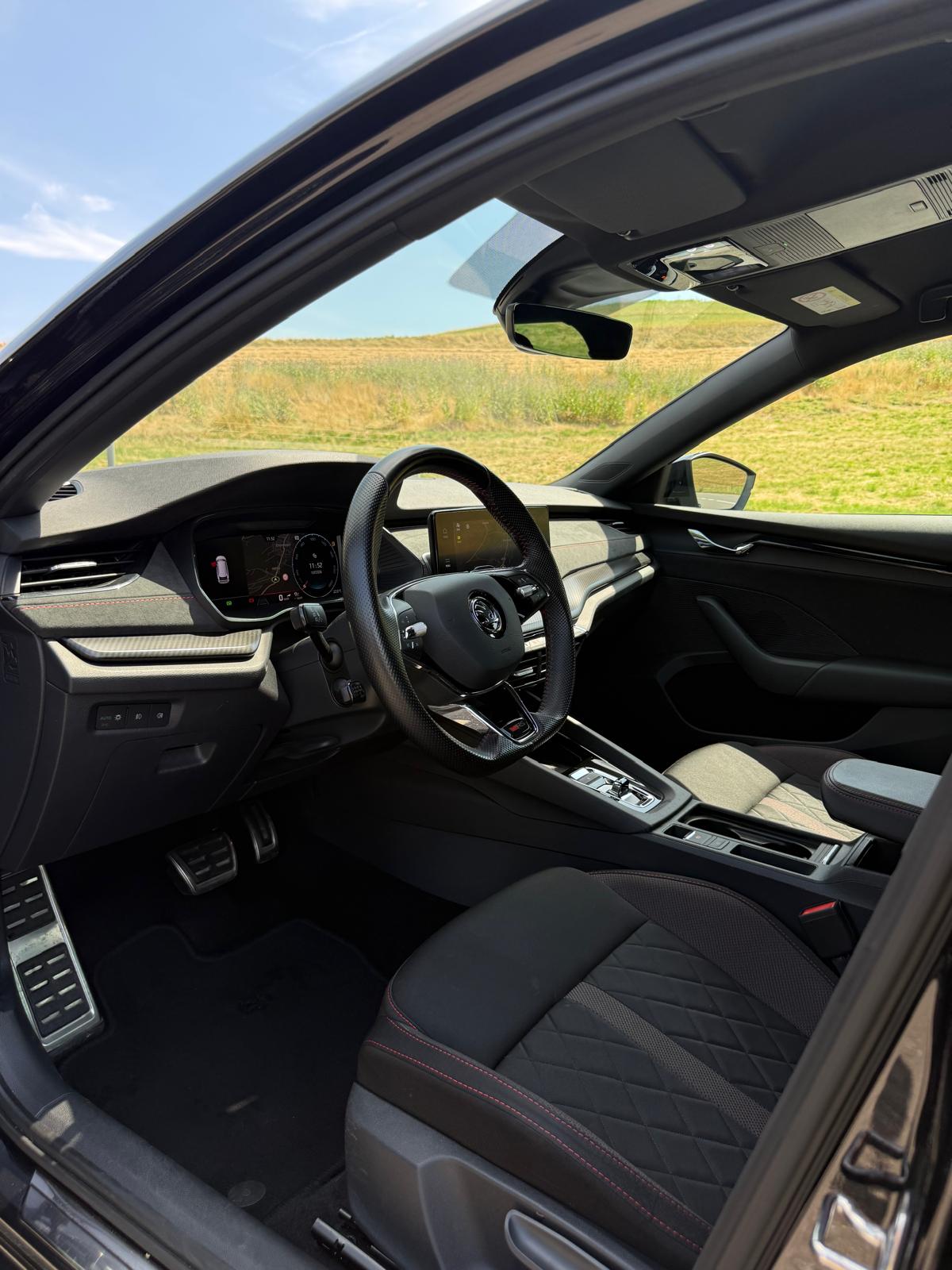 SKODA Octavia Combi 2.0 TSI DSG RS-image-8