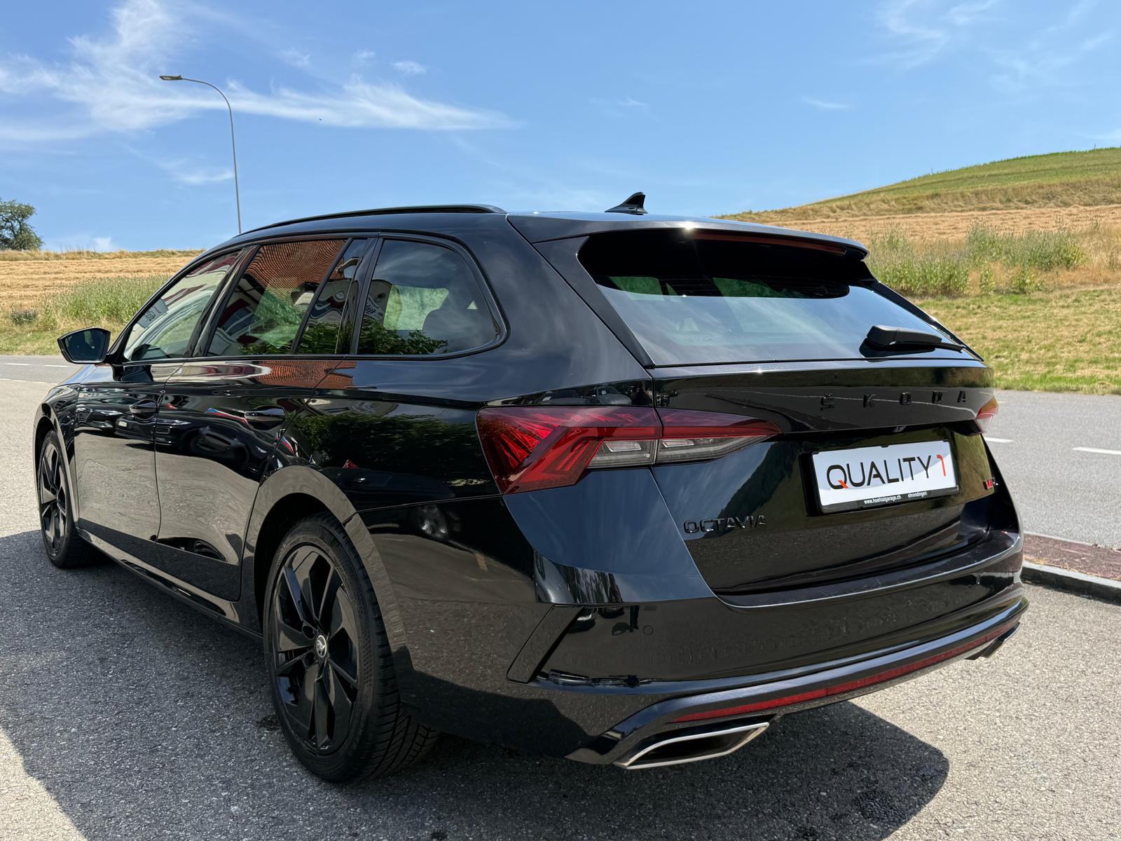 SKODA Octavia Combi 2.0 TSI DSG RS-image-3