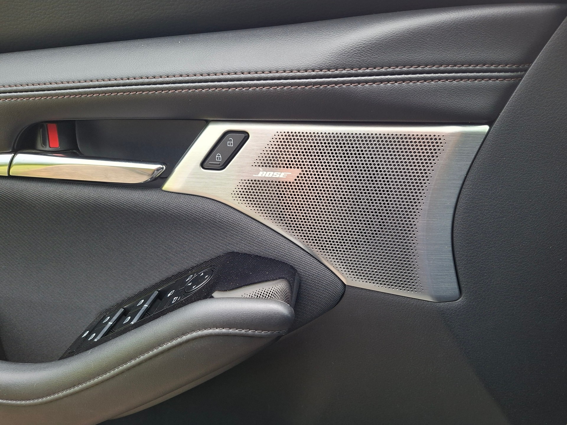 MAZDA 3 Hatchback 2.0 e-Skyactiv G Hybrid 150 Ambition-image-14