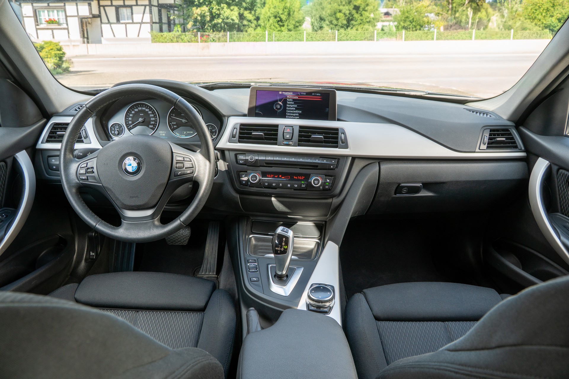 BMW 320d Efficient Dyn. Touring Sport Line Steptronic-image-10