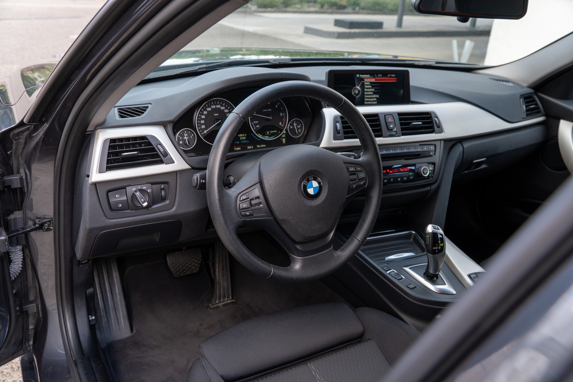 BMW 320d Efficient Dyn. Touring Sport Line Steptronic-image-9
