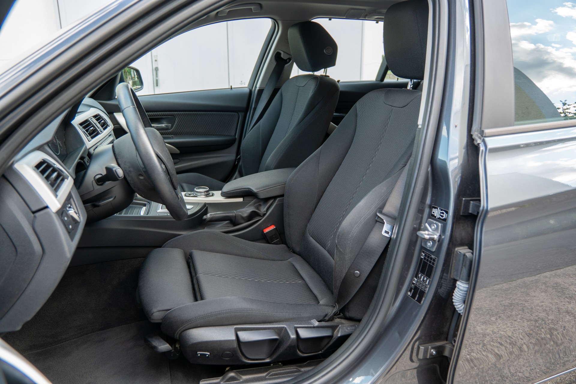 BMW 320d Efficient Dyn. Touring Sport Line Steptronic-image-7