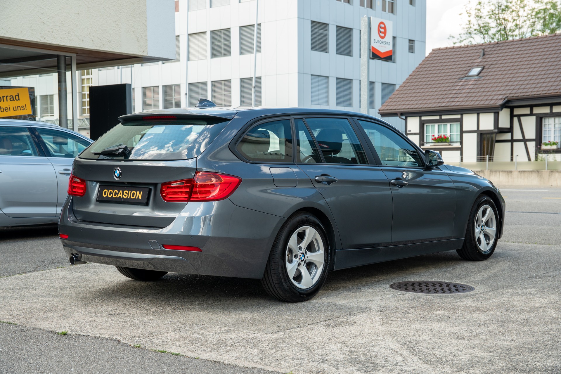 BMW 320d Efficient Dyn. Touring Sport Line Steptronic-showroom-element-3