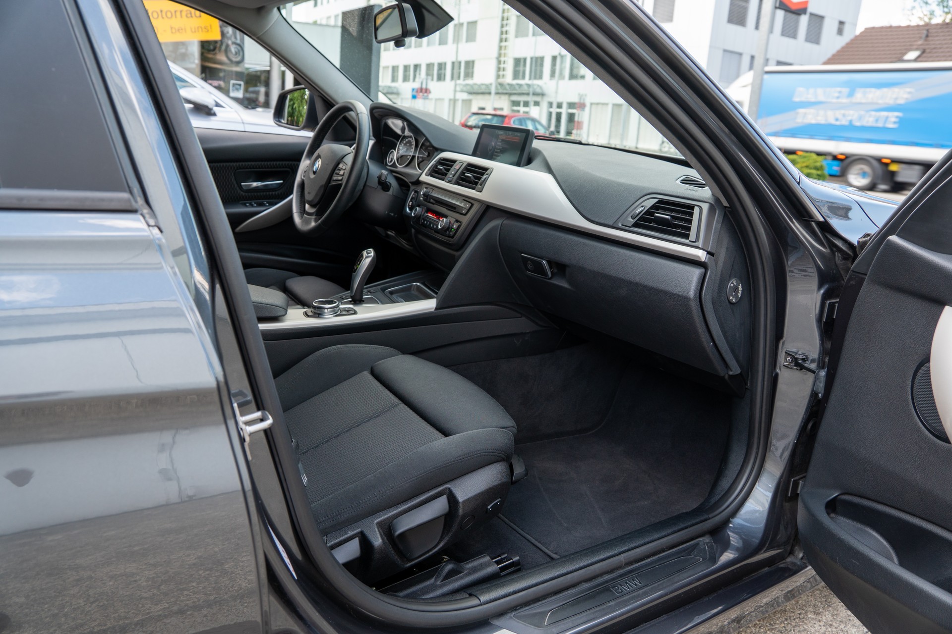 BMW 320d Efficient Dyn. Touring Sport Line Steptronic-image-11