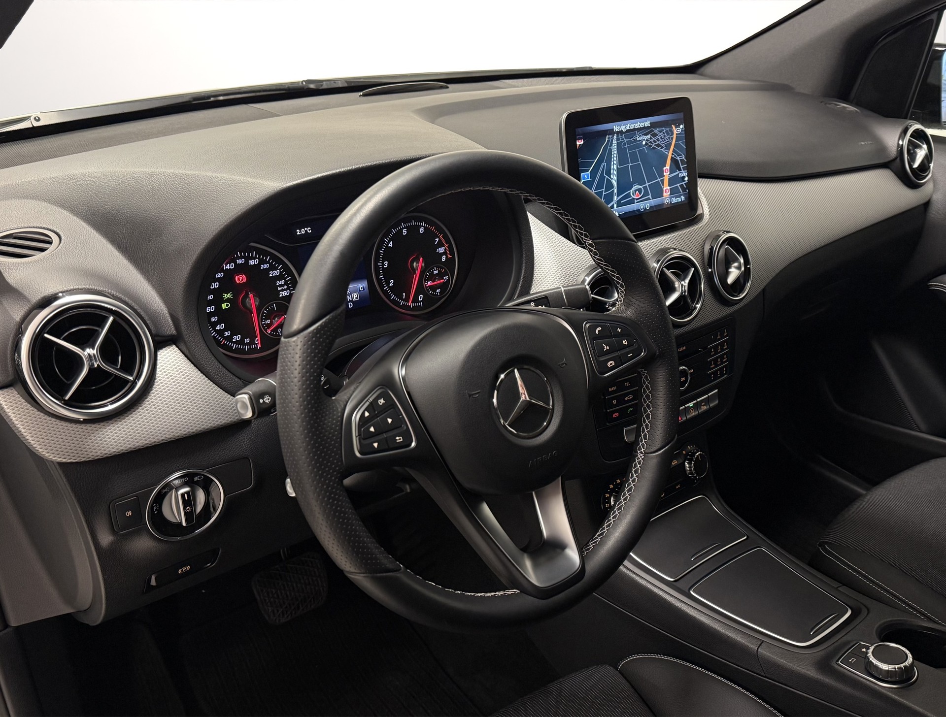 MERCEDES-BENZ B 200 Night Star 7G-DCT-image-9
