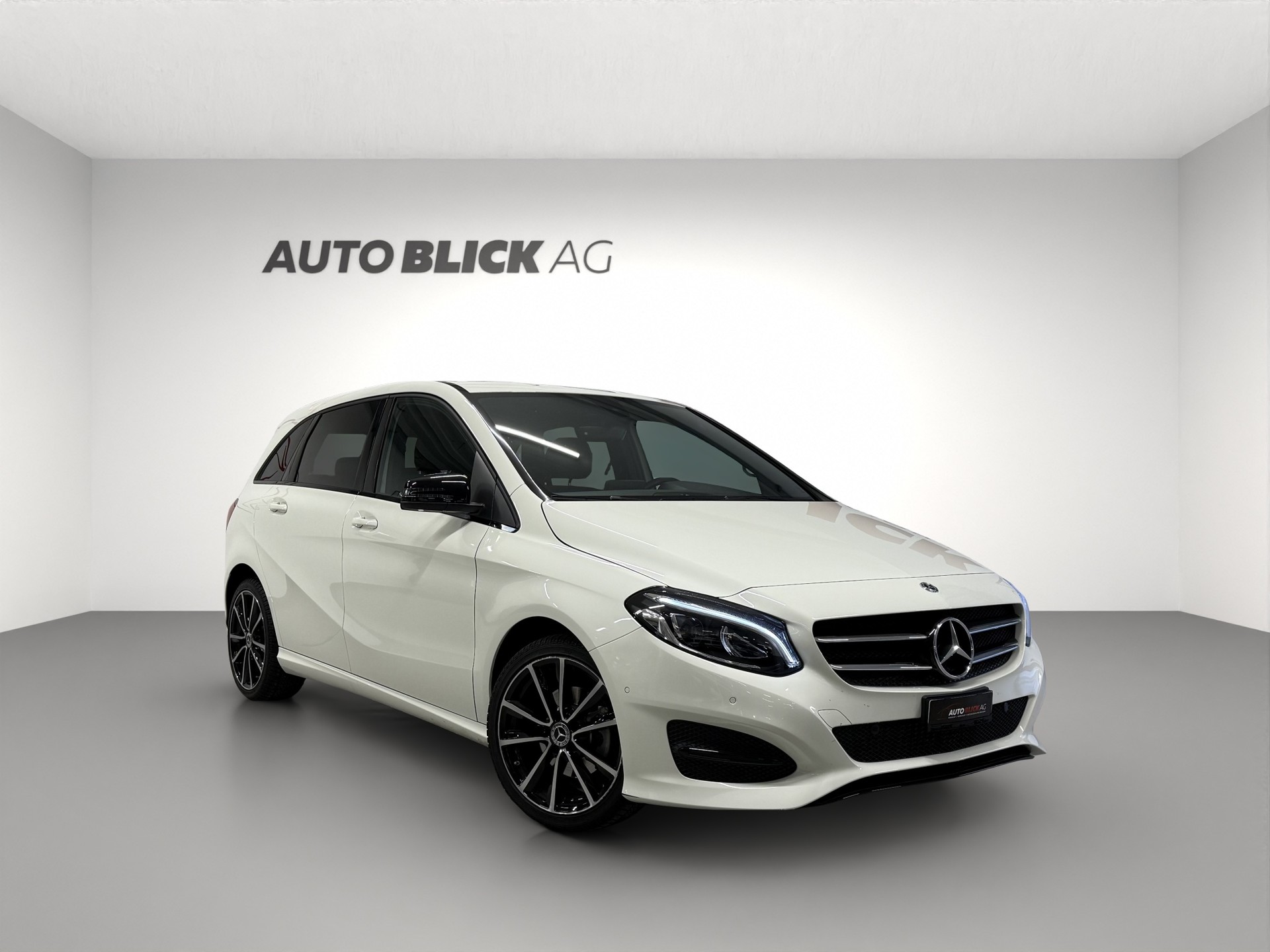 MERCEDES-BENZ B 200 Night Star 7G-DCT-showroom-element-1