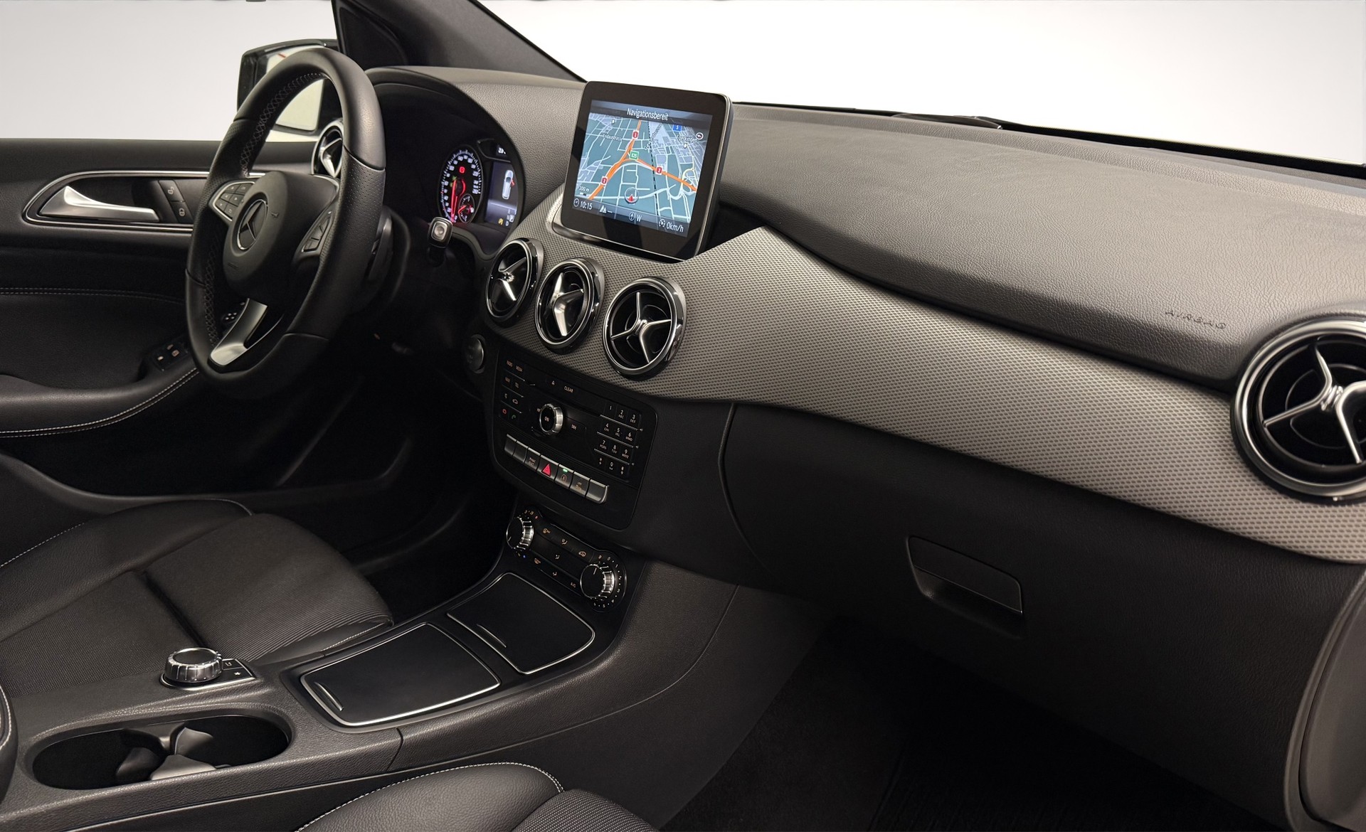 MERCEDES-BENZ B 200 Night Star 7G-DCT-image-12