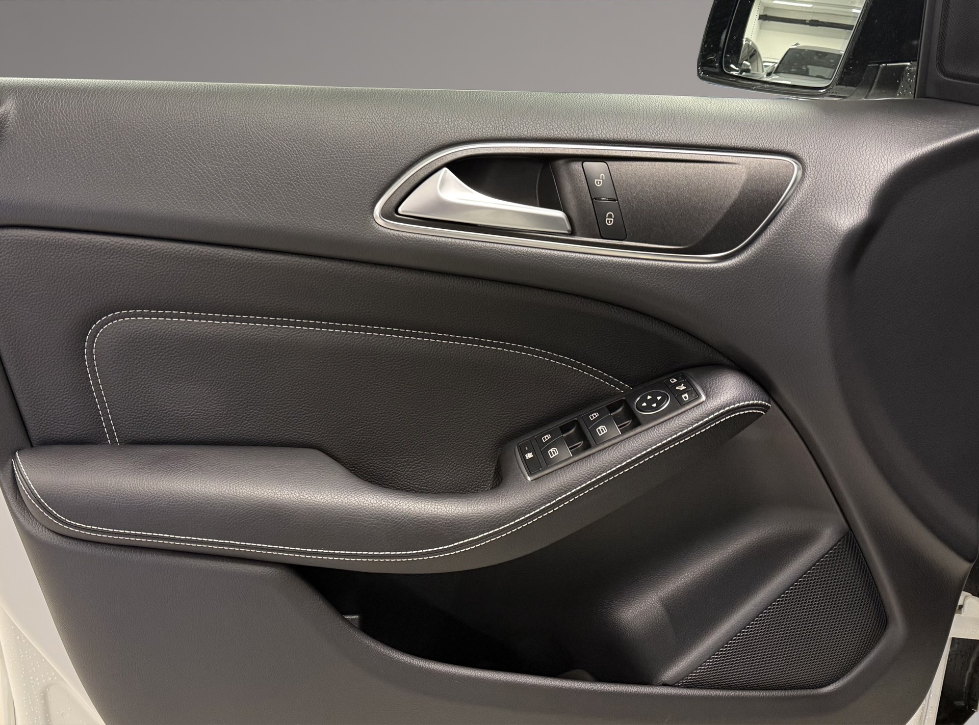 MERCEDES-BENZ B 200 Night Star 7G-DCT-image-7