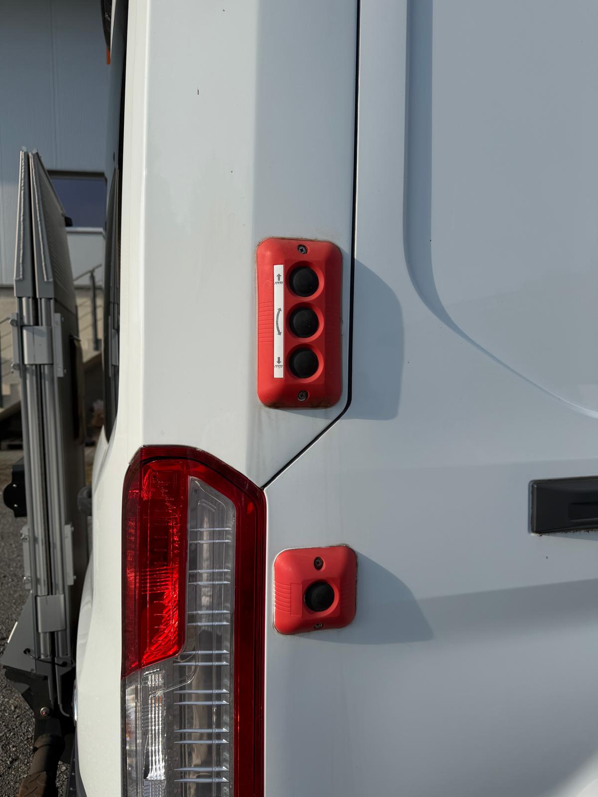 FORD TRANSIT 350L3-image-3