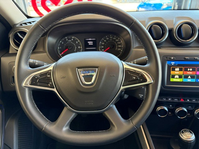 DACIA Duster TCe 150 Celebration 4x4-image-4