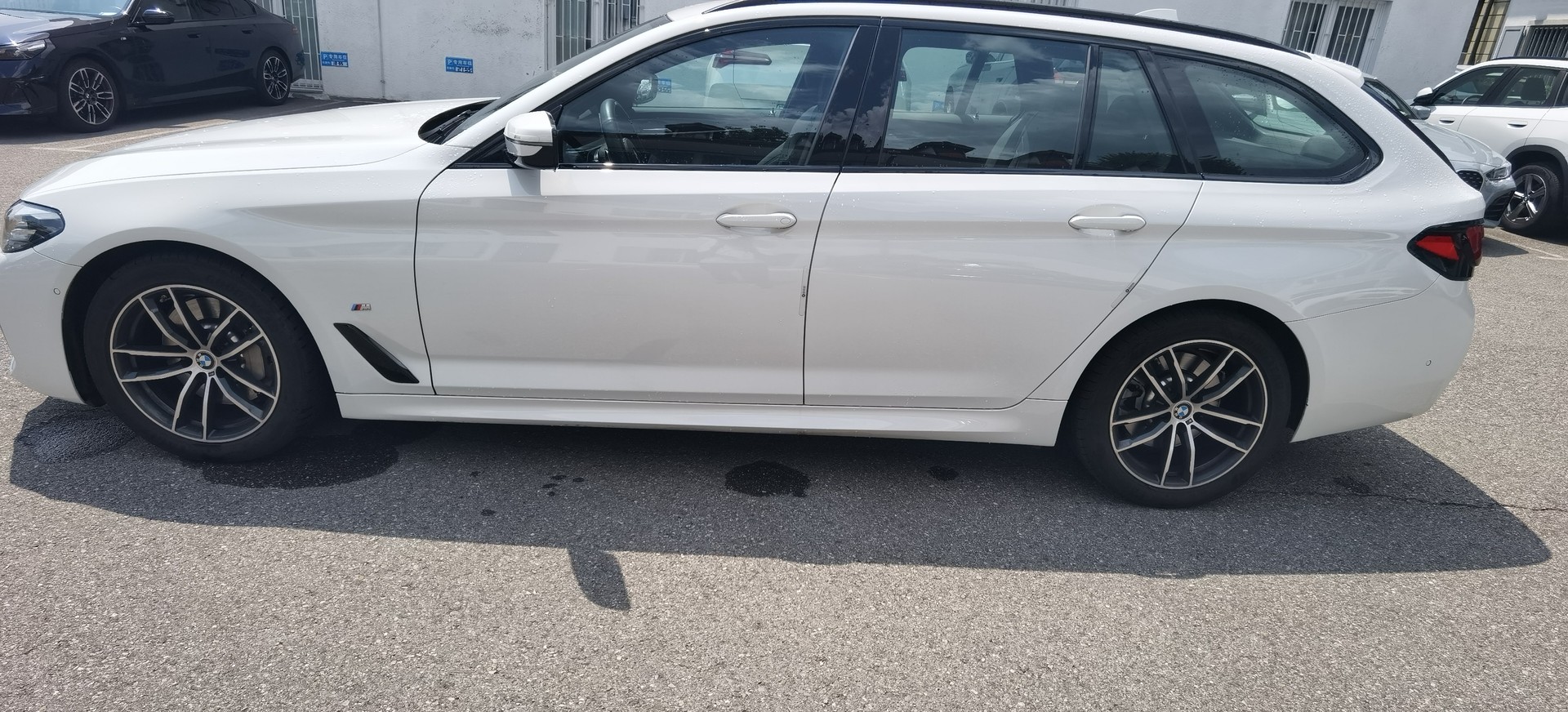 BMW 530i xDrive Touring M Sport package-image-2