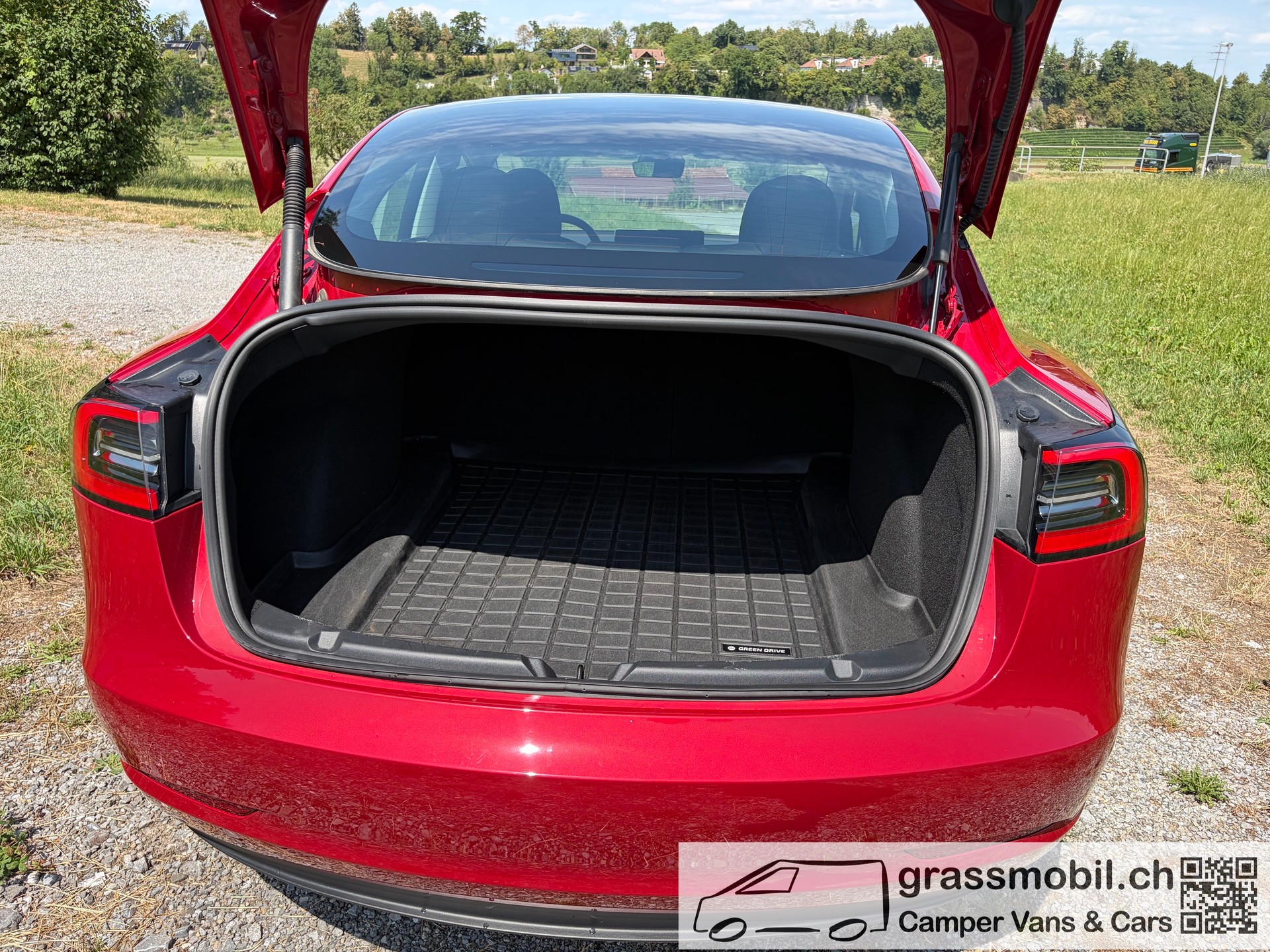 TESLA Model 3-image-13