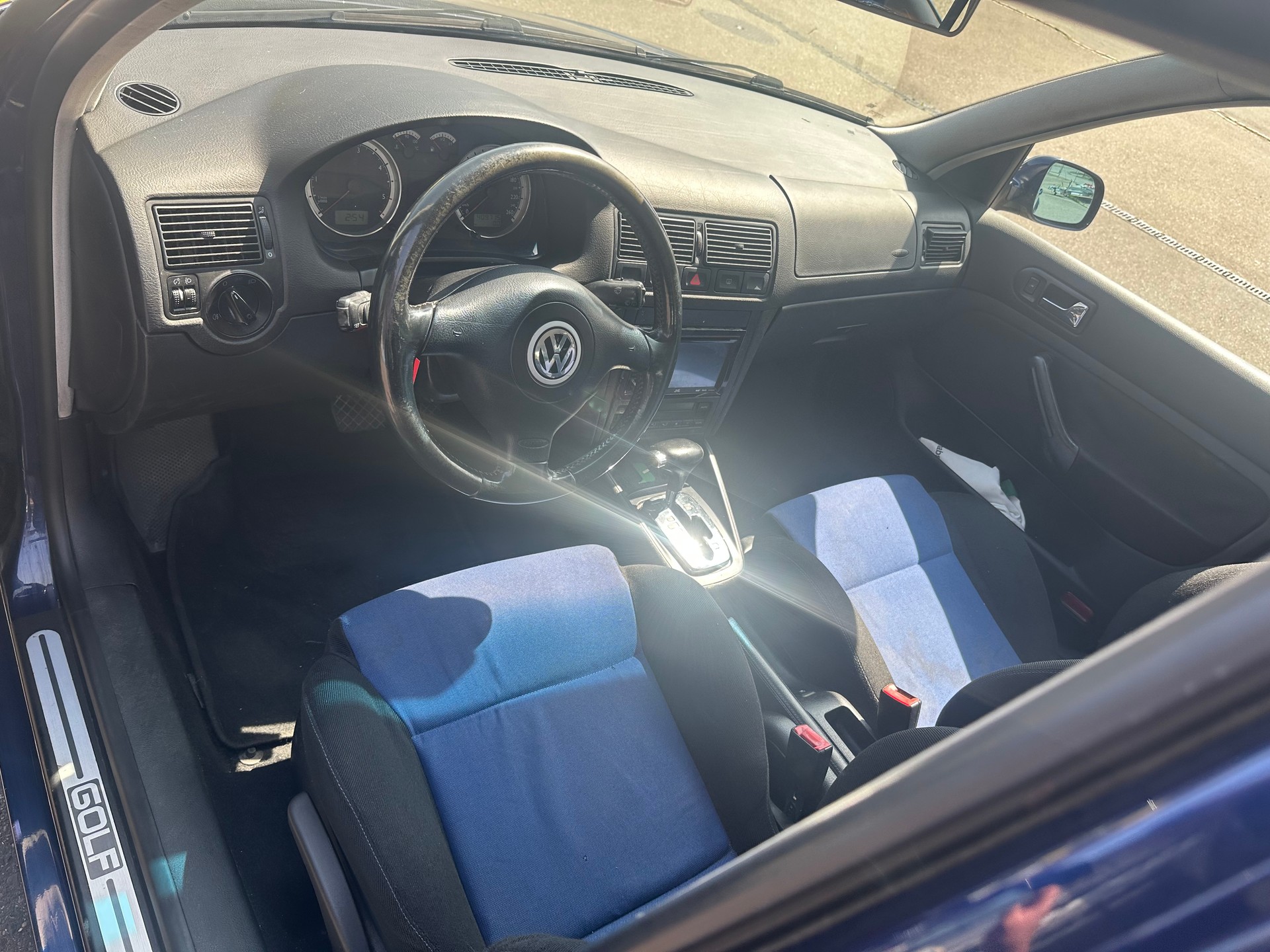 VW Golf 1.9 TDI PD Generation-image-9