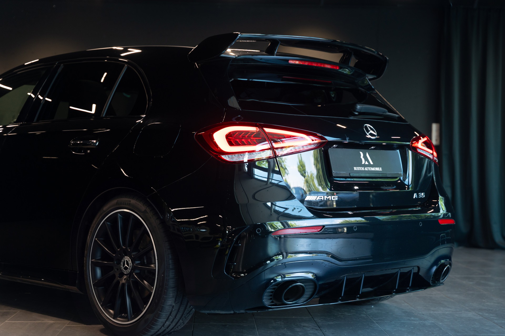 MERCEDES-BENZ A 35 AMG 4Matic Speedshift / CH Auto / Gratis Service / Pano-Schiebedach / Head Up Display / Premium Plus Paket / WC-image-7