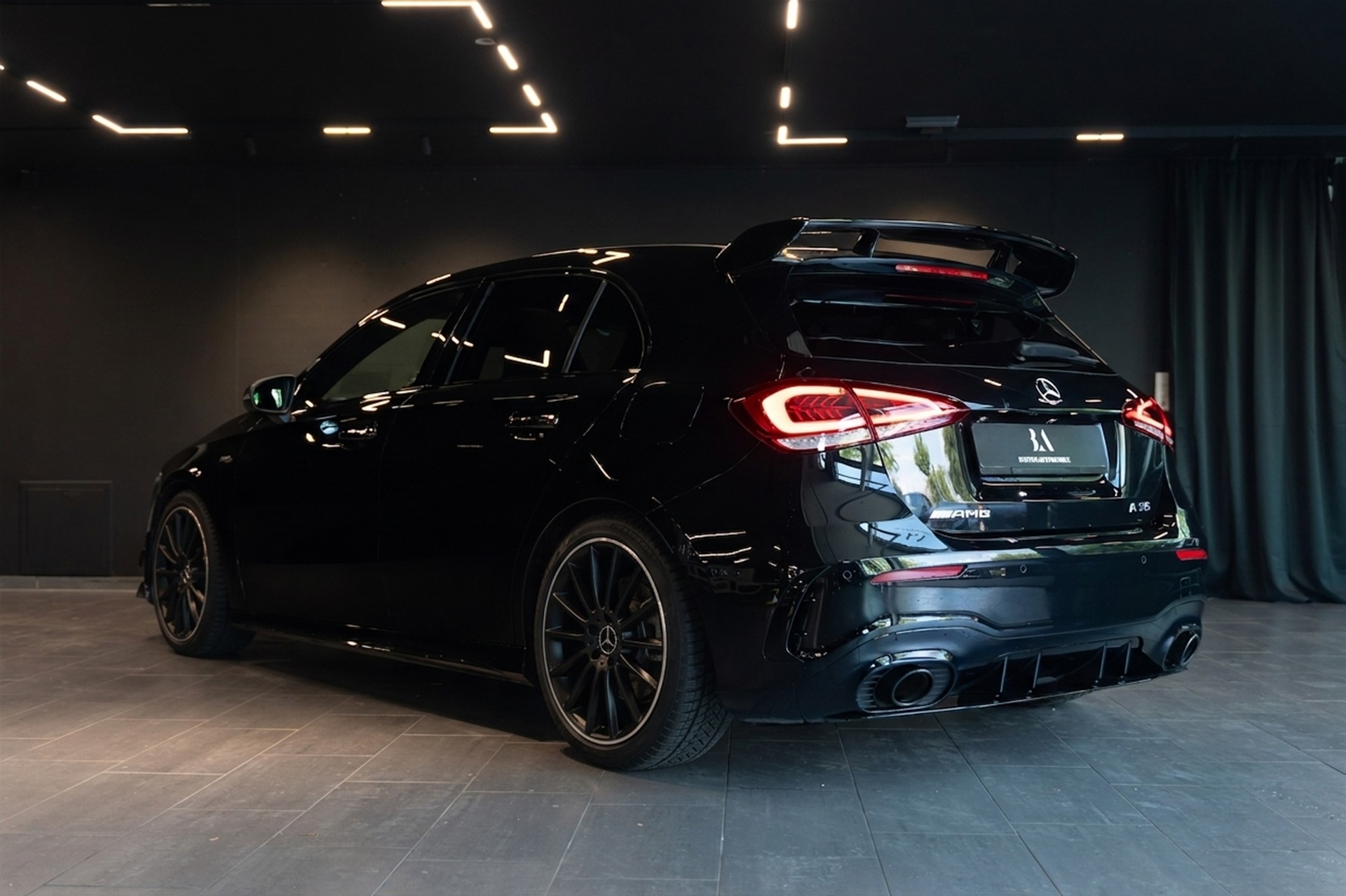 MERCEDES-BENZ A 35 AMG 4Matic Speedshift / CH Auto / Gratis Service / Pano-Schiebedach / Head Up Display / Premium Plus Paket / WC-image-6